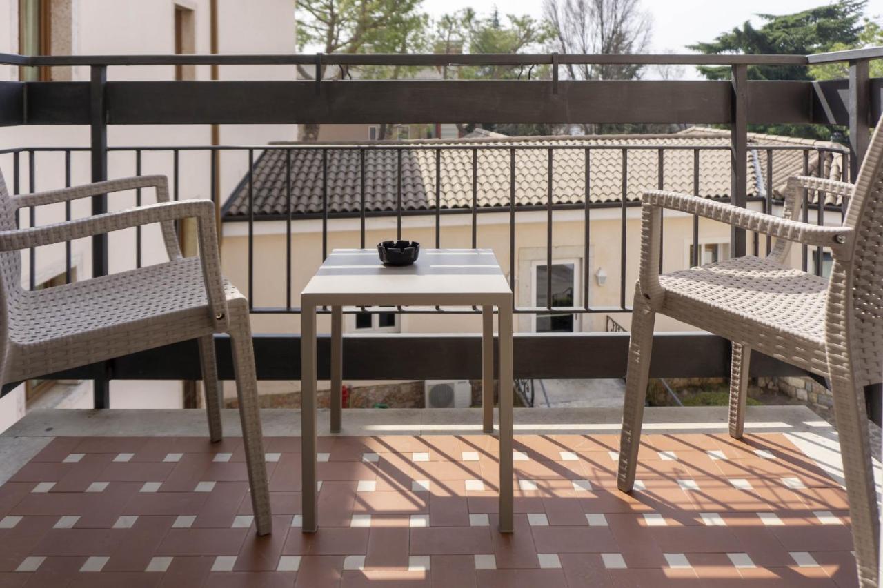 Doppel-/Zweibettzimmer mit Balkon
