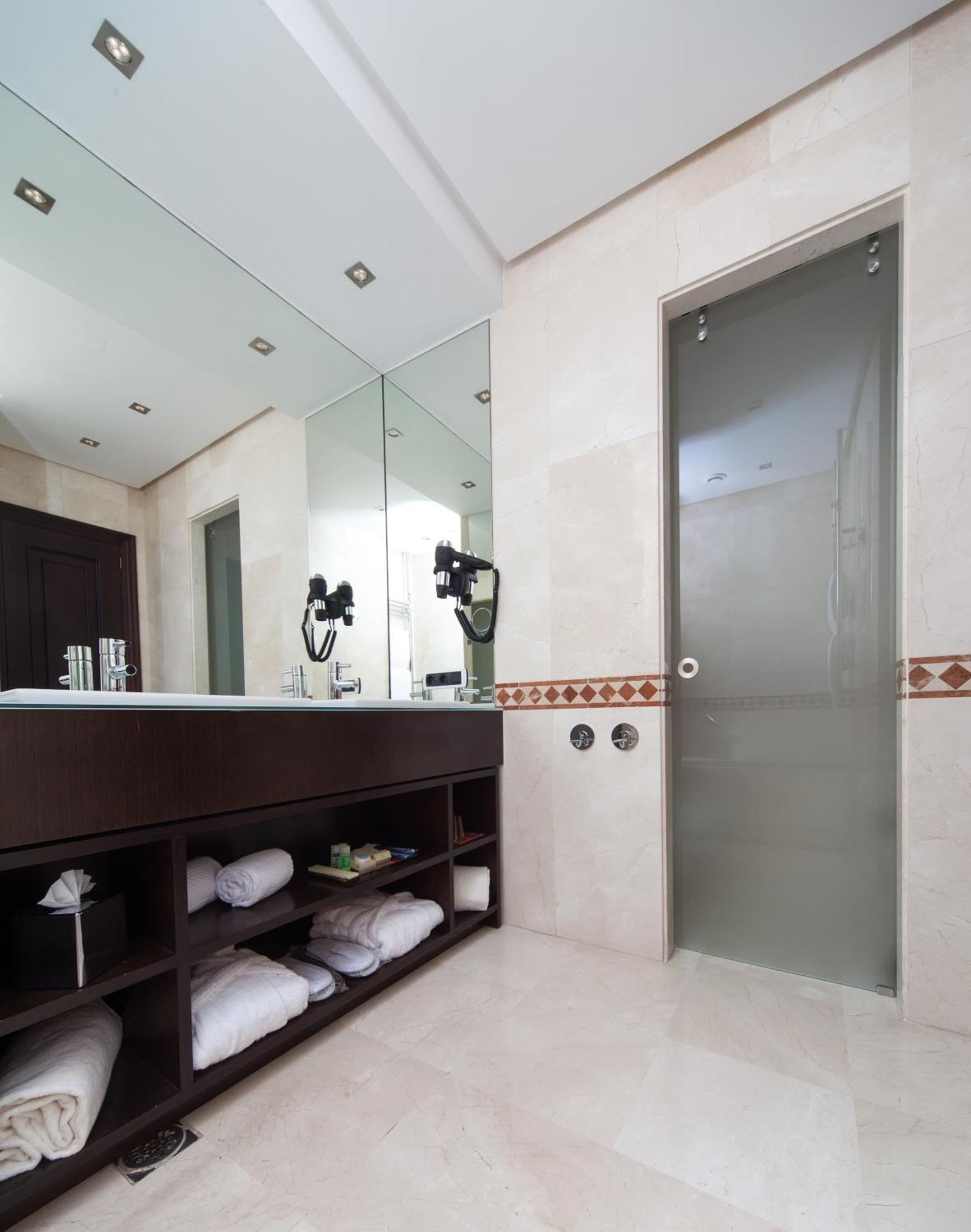 Classic Double or Twin Room Hill View