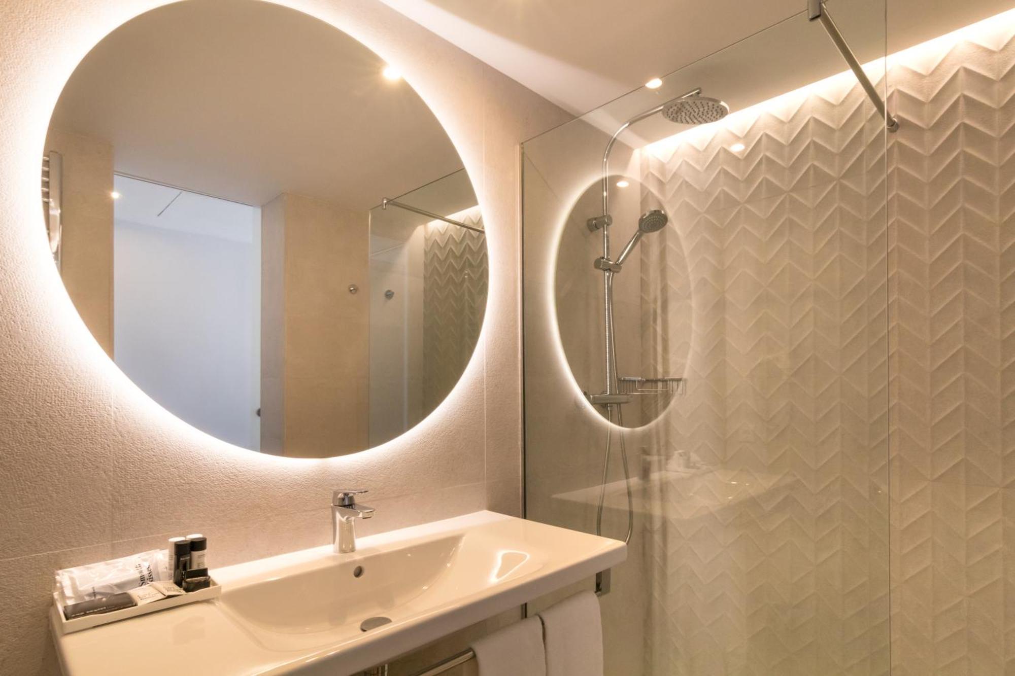 Double or Twin Room with Frontal Sea View