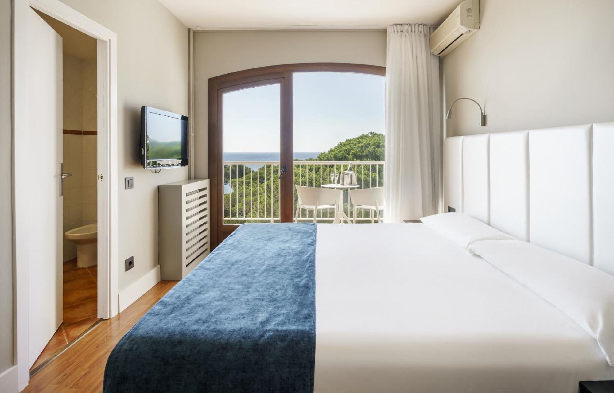 Double or Twin Room Sea View High Floor