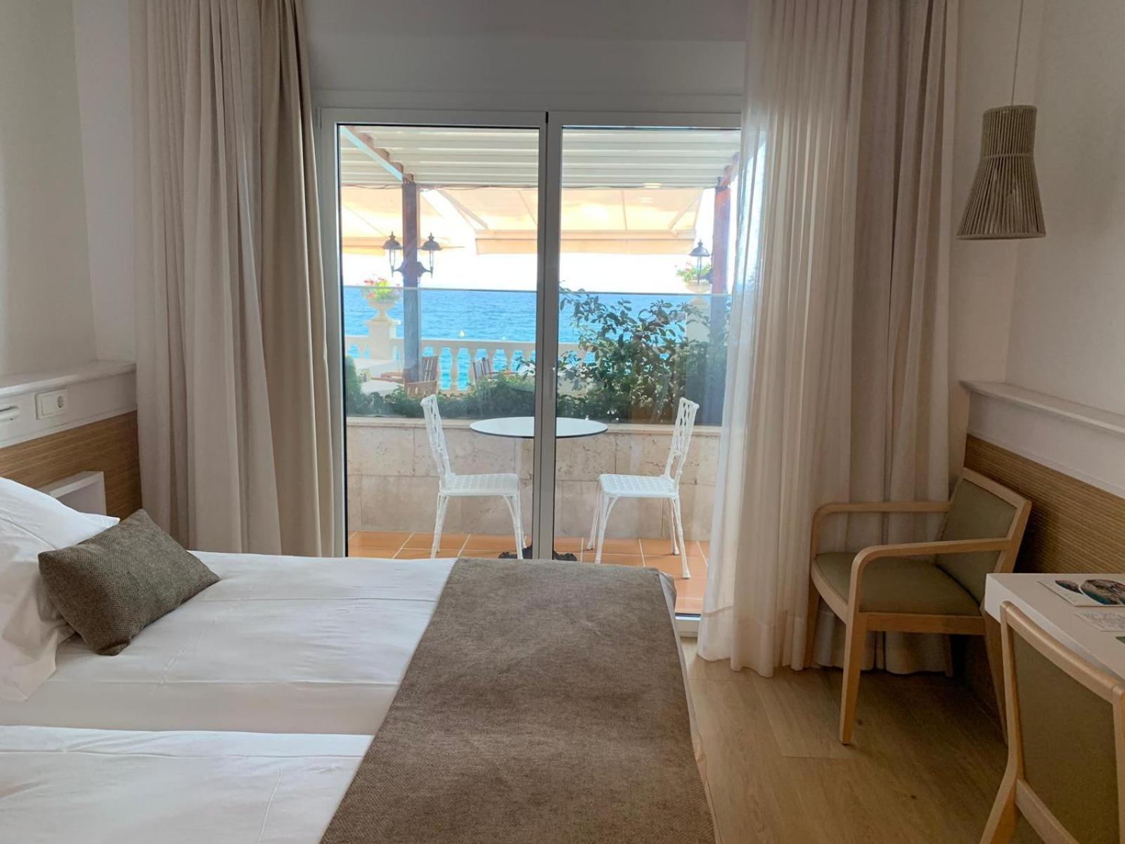 Deluxe Double Room in the ground floor with Balcony and Sea View