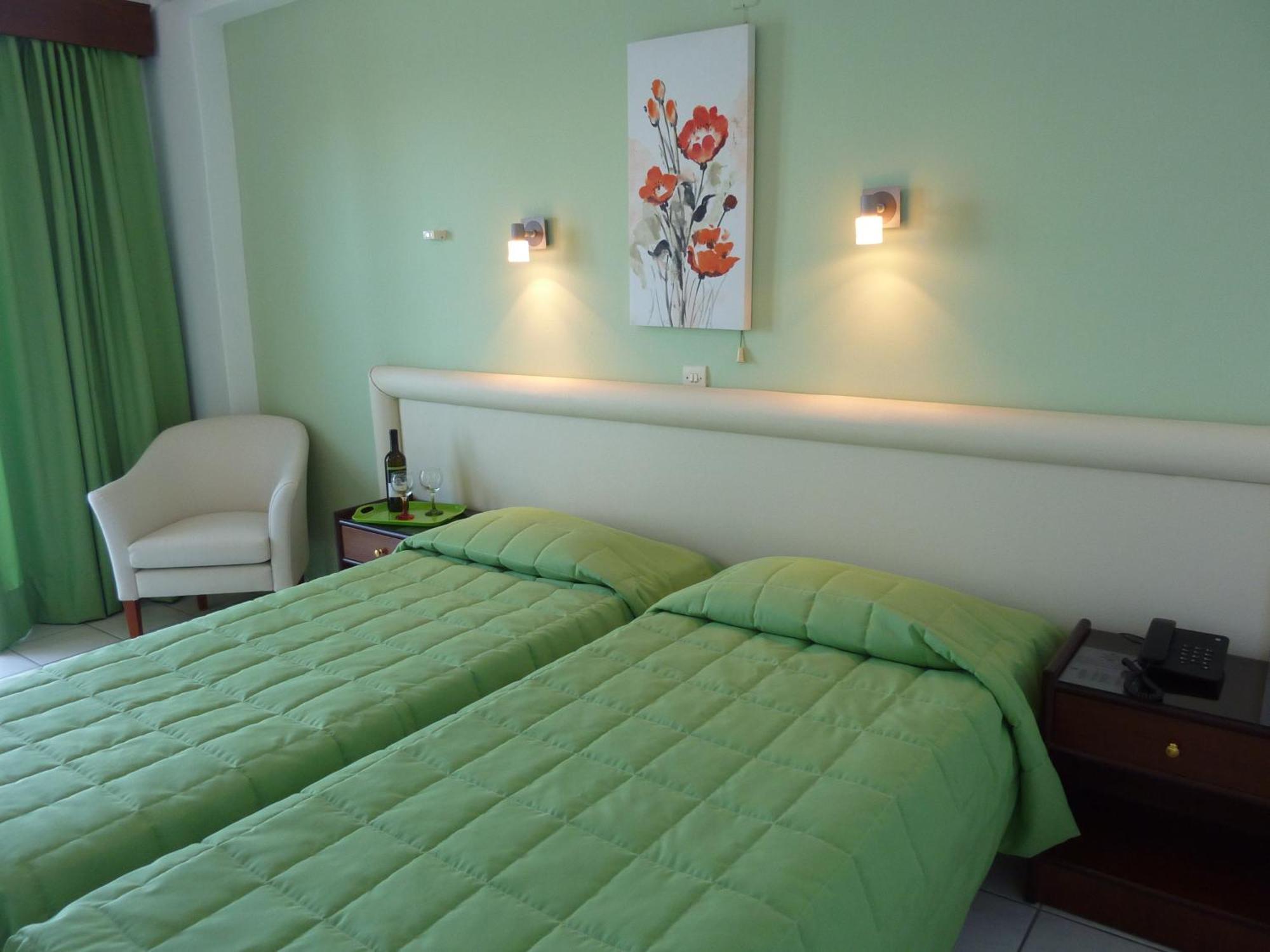 Zweibettzimmer mit Meerblick und Zustellbett