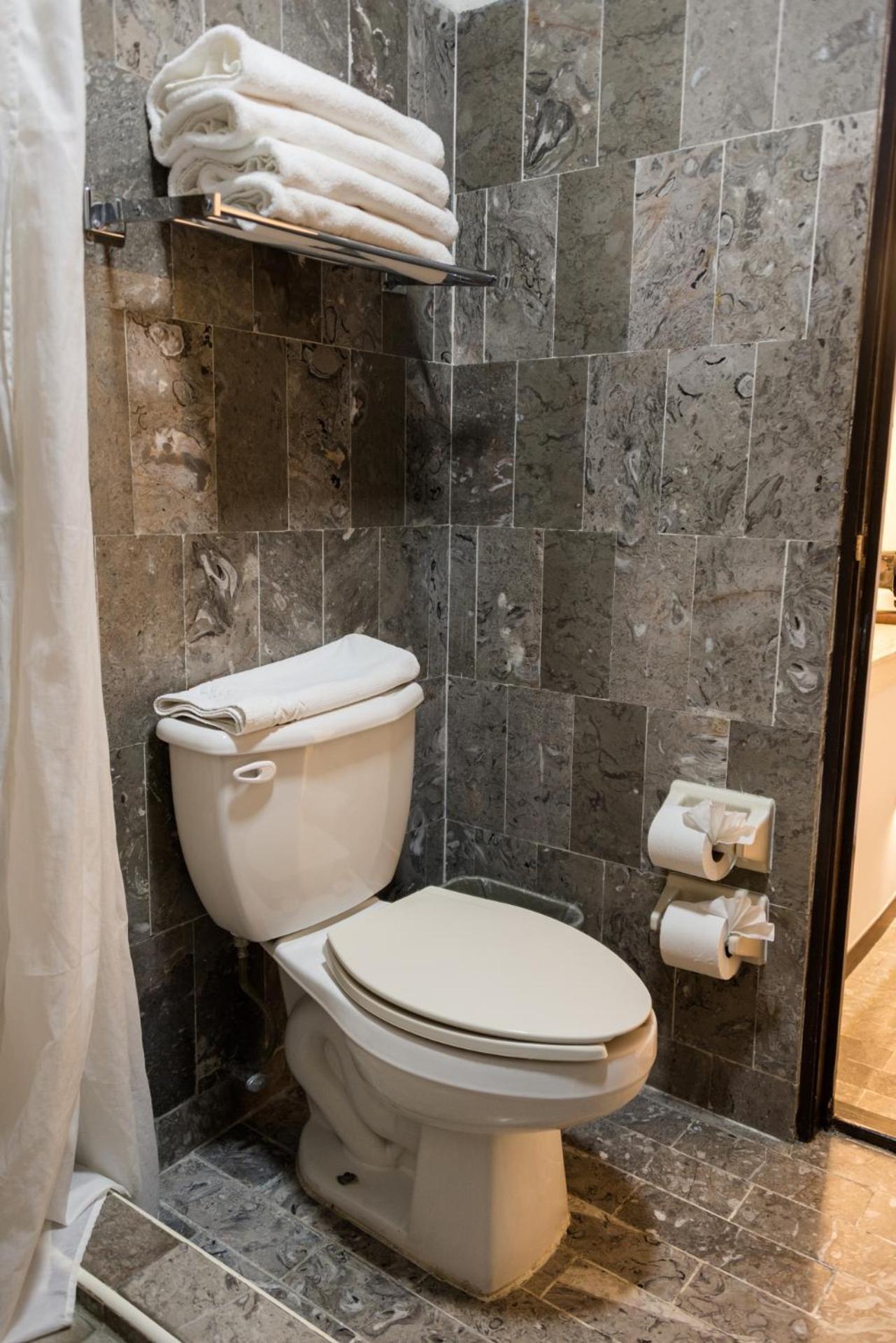 Junior Suite,1522939411:JPEG