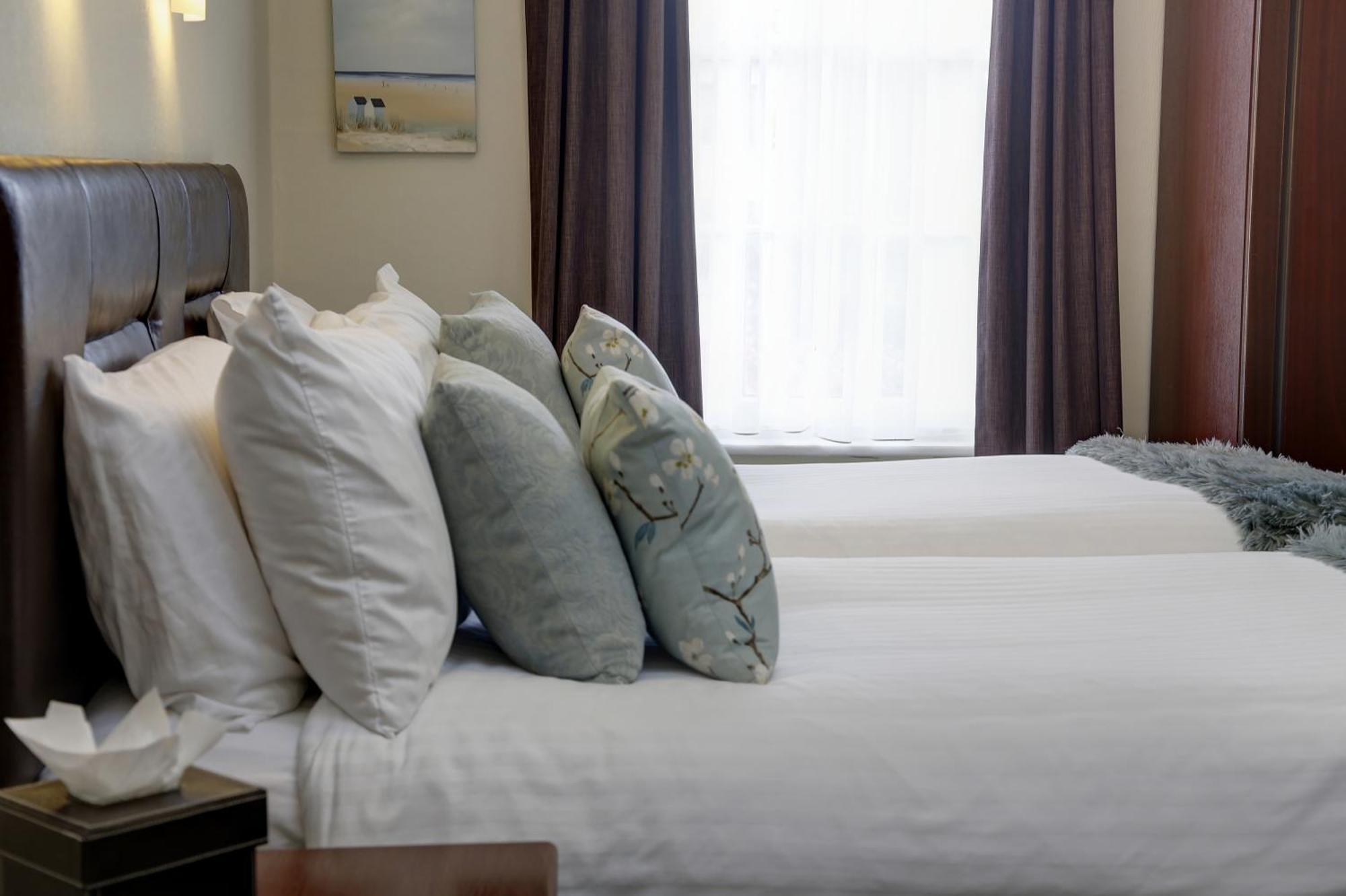 Standard Twin Room - Non-Smoking
