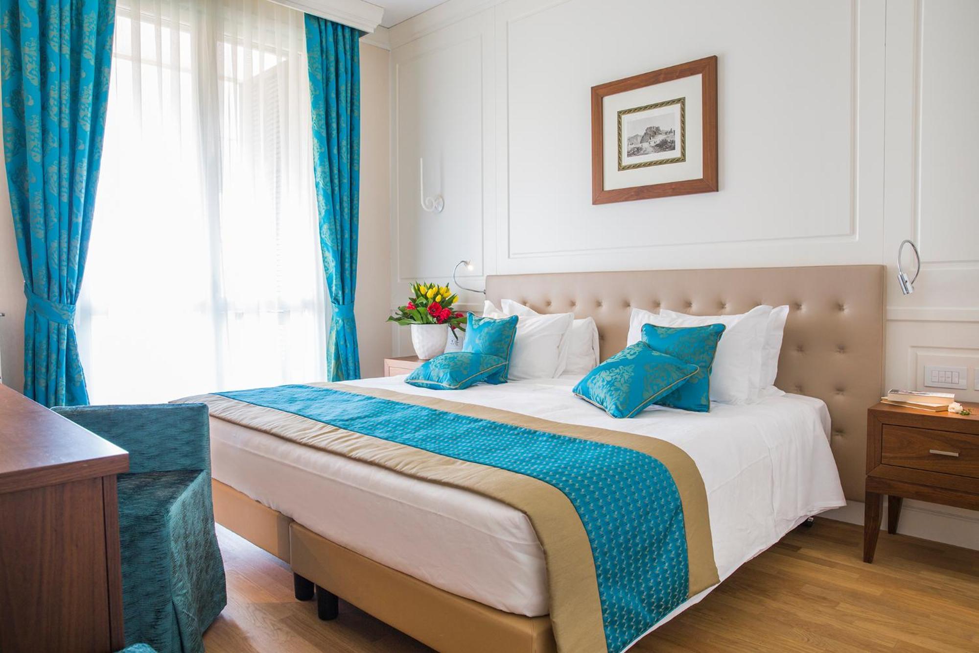 Junior Suite with Balcony and Lake View