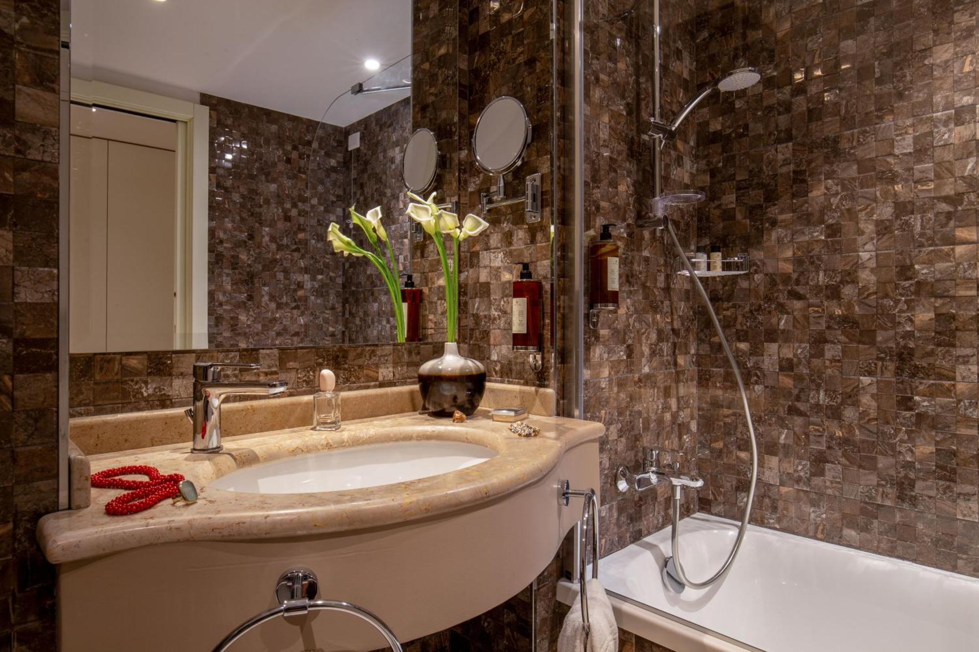 Deluxe Double or Twin Room with Sea View