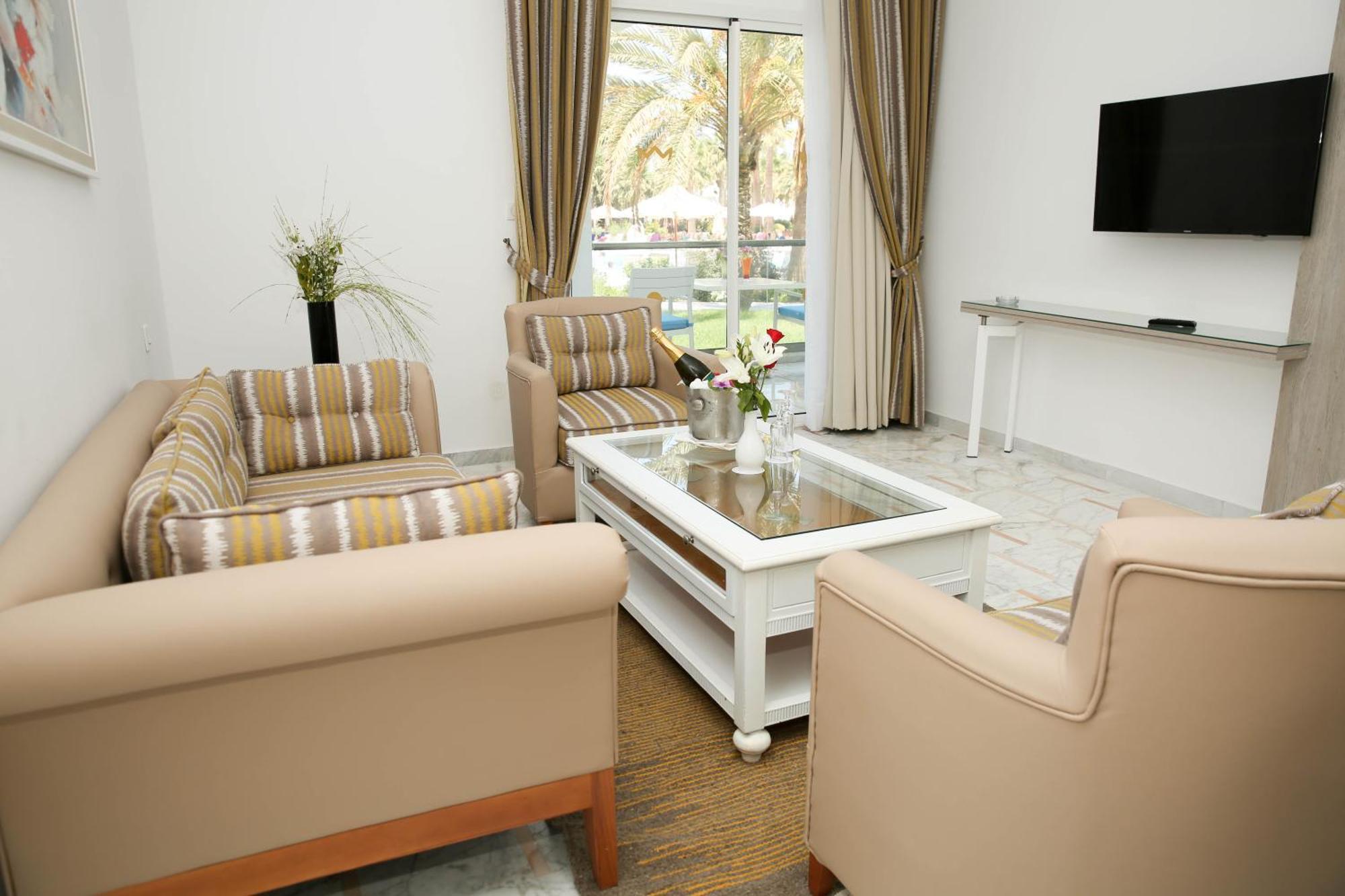 Deluxe Suite,1209768487:JPEG