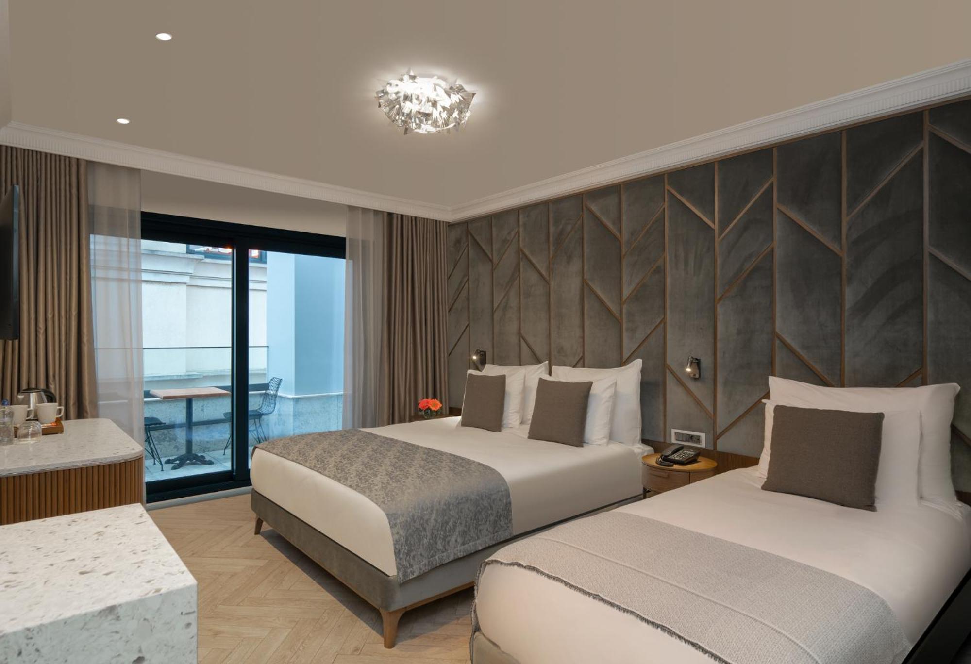 Dreibettzimmer mit Balkon