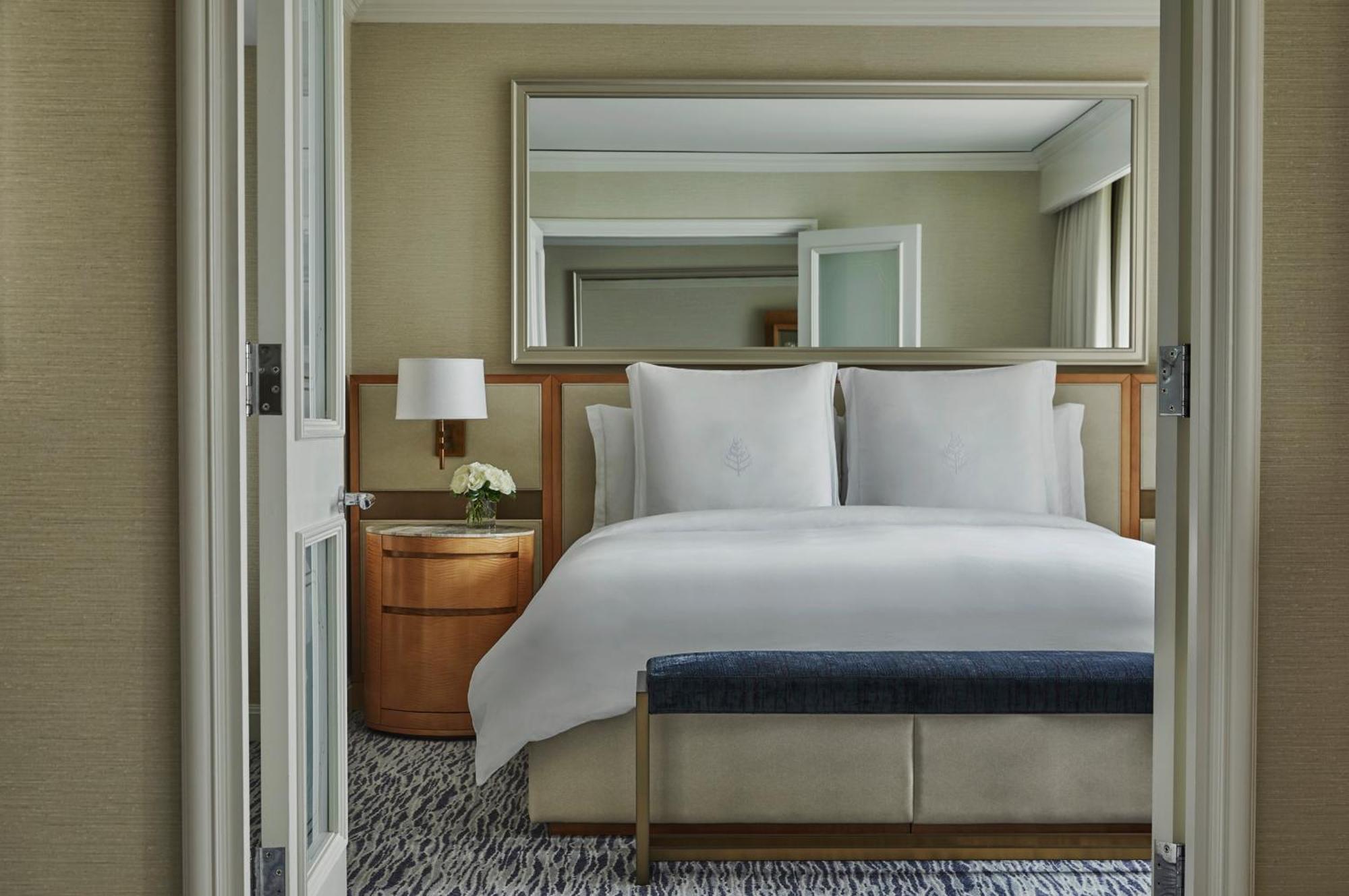 Executive Suite Premier Lake View