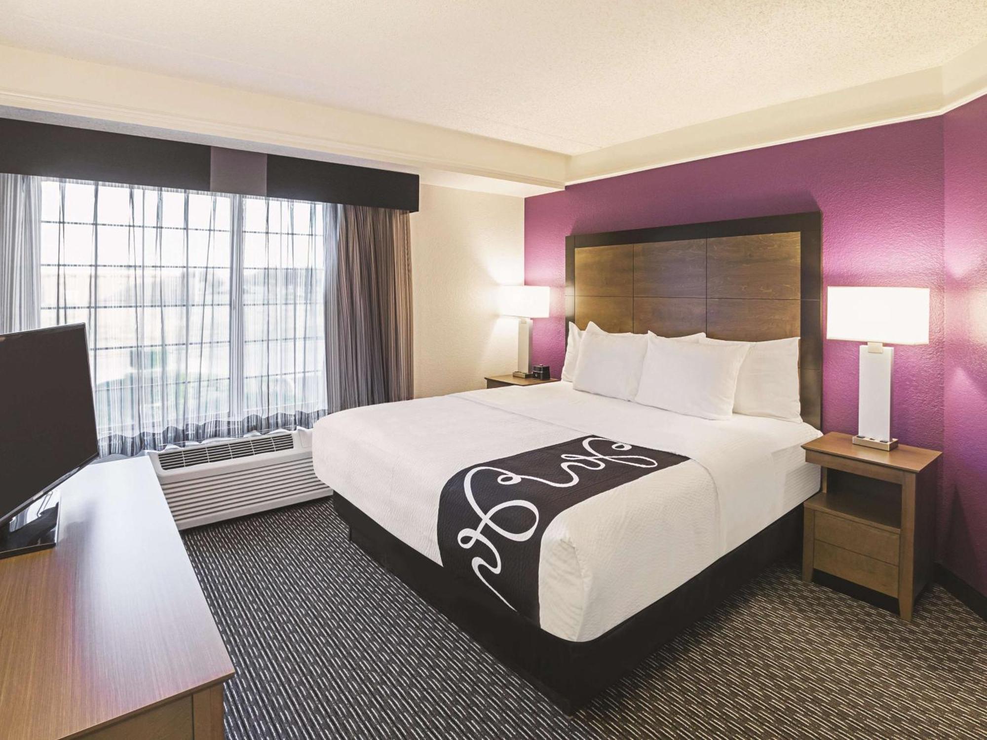 Deluxe King Suite