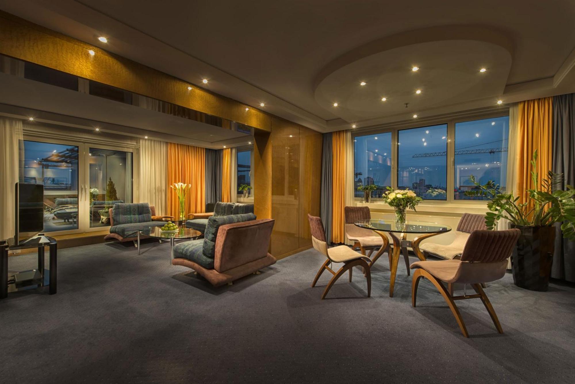 Presidential Suite,1589202771:JPEG