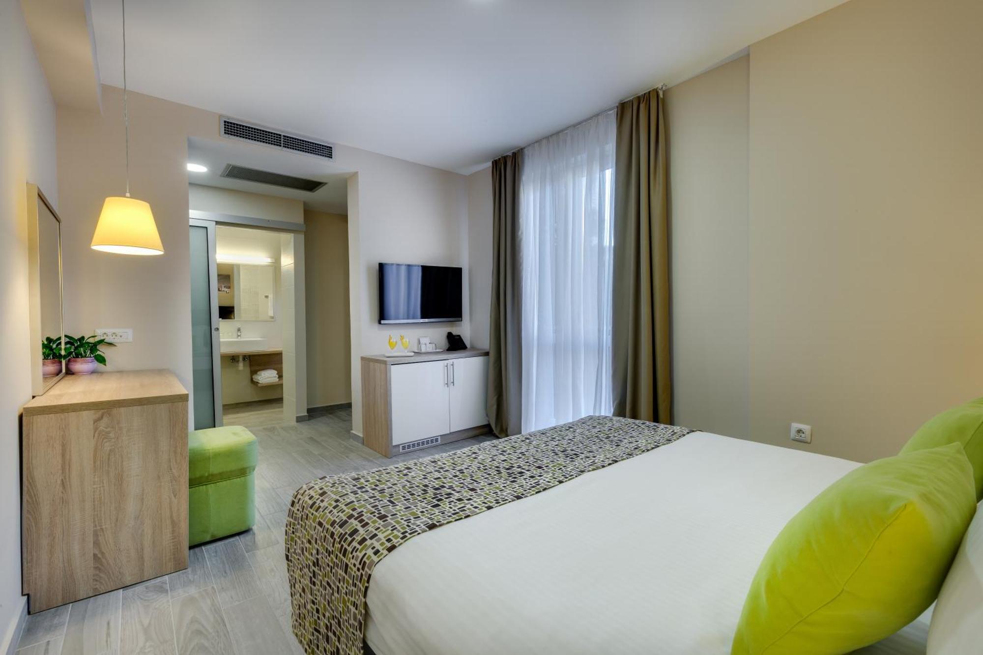 Classic Double or Twin Room Without Balcony,1235051597:JPEG