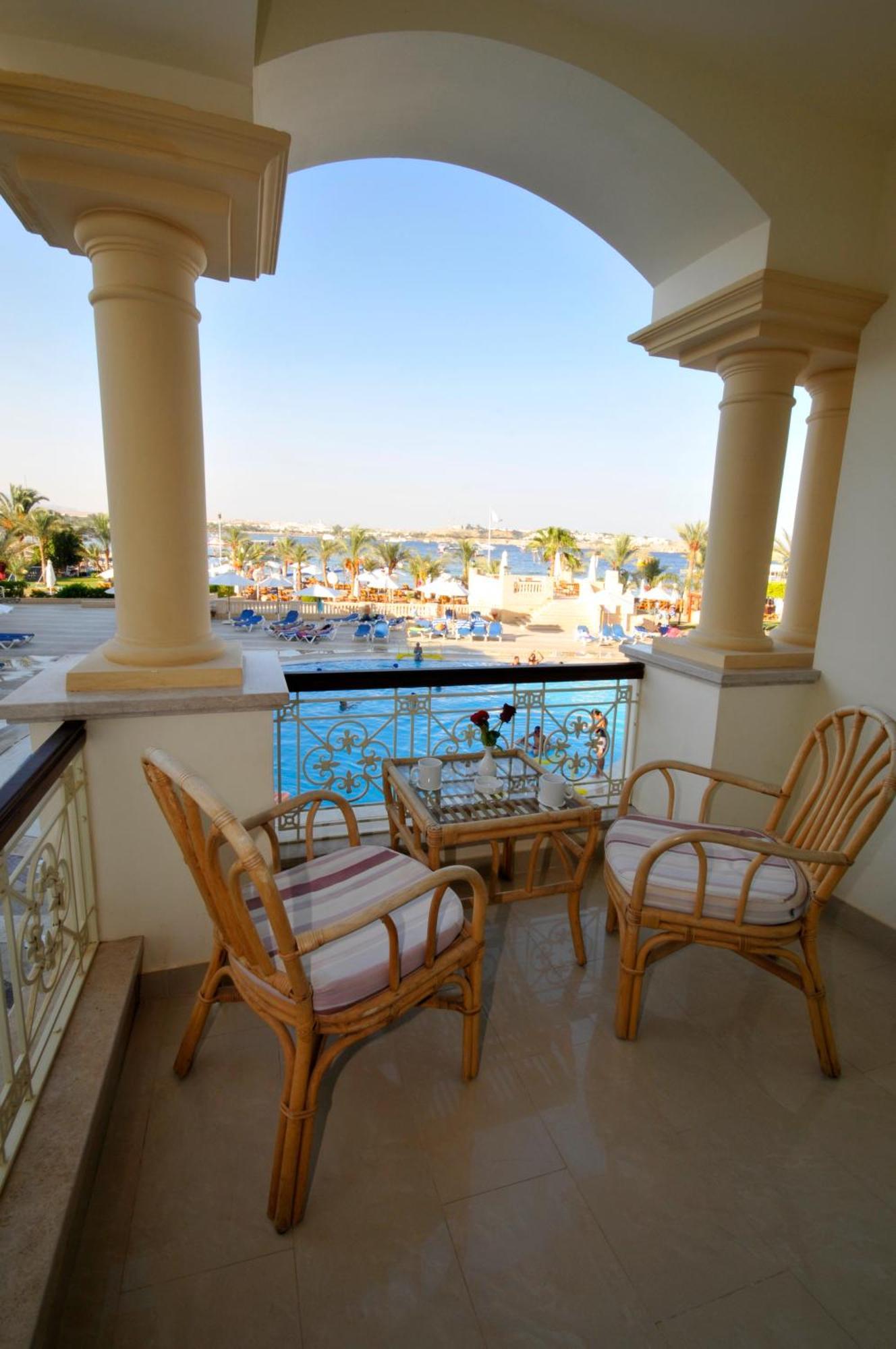 Royal Club Room Sea Pool View,1516616821:JPEG