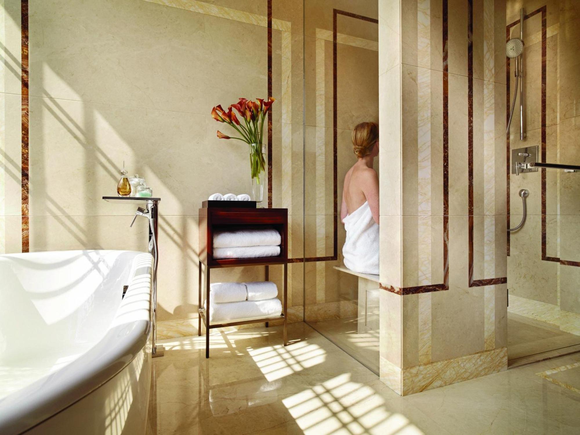 Royal West Lake Suite