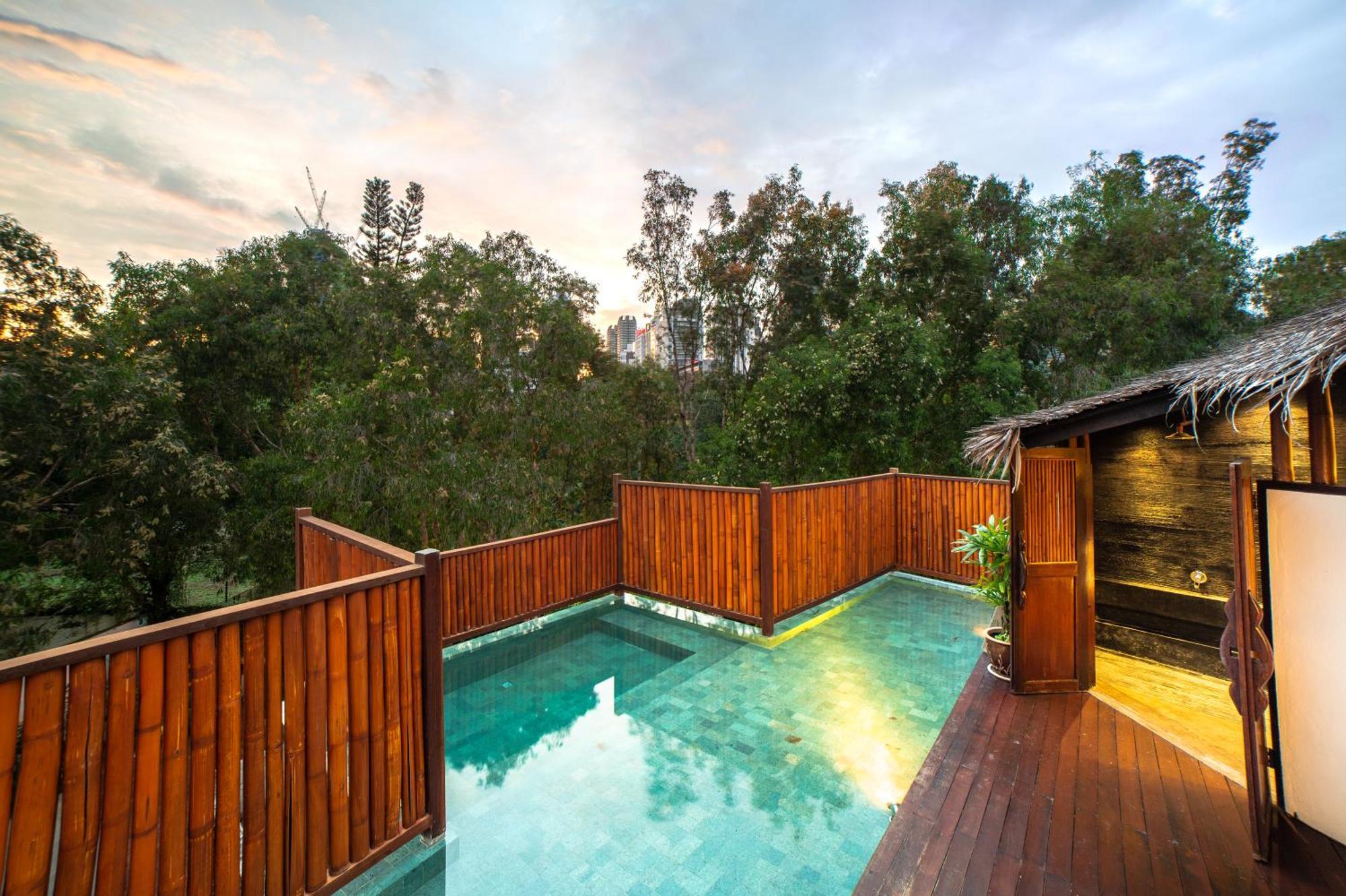 The Loft Living Room Private Pool