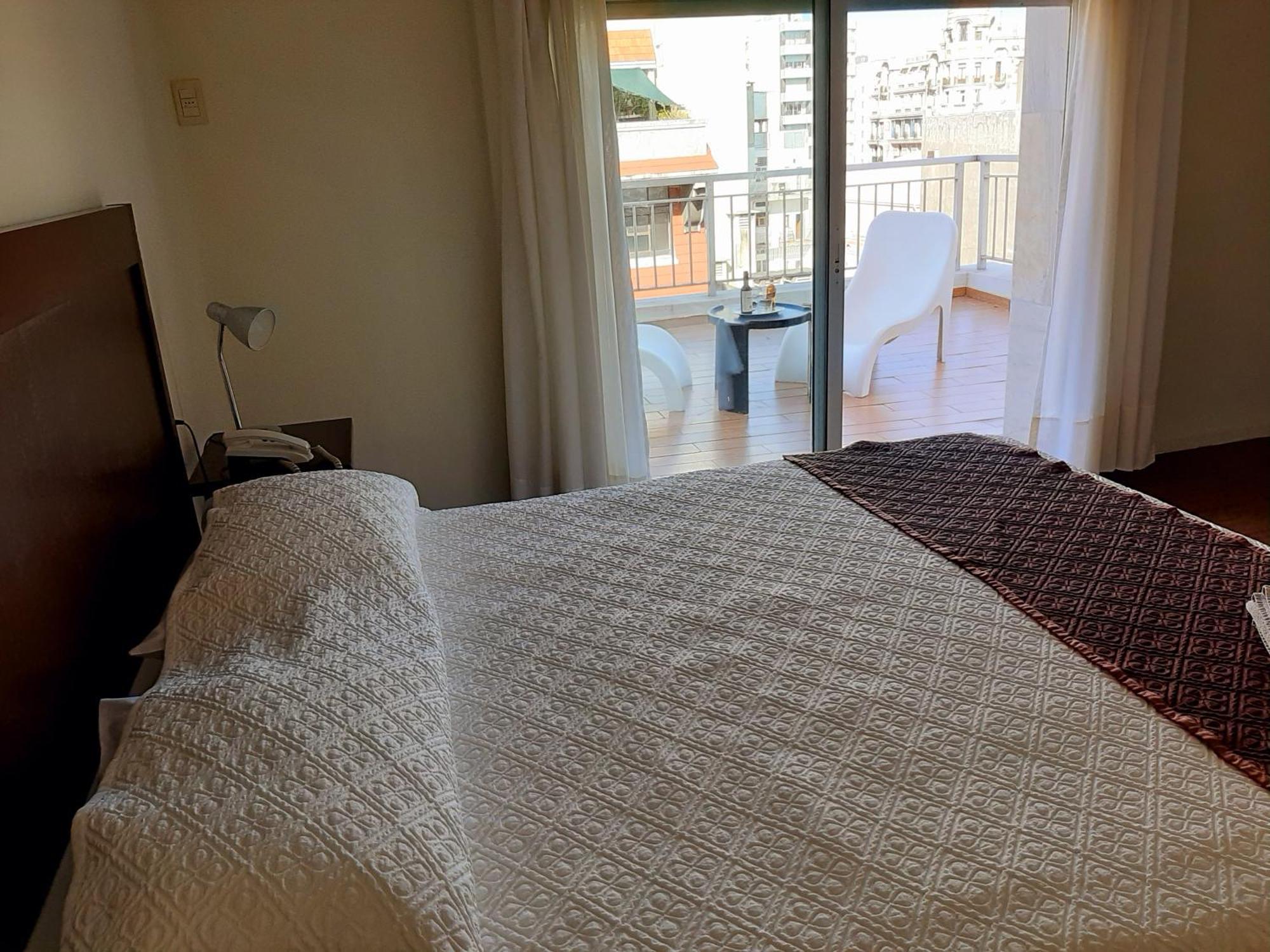 Quarto com Cama Queen-Size e Varanda