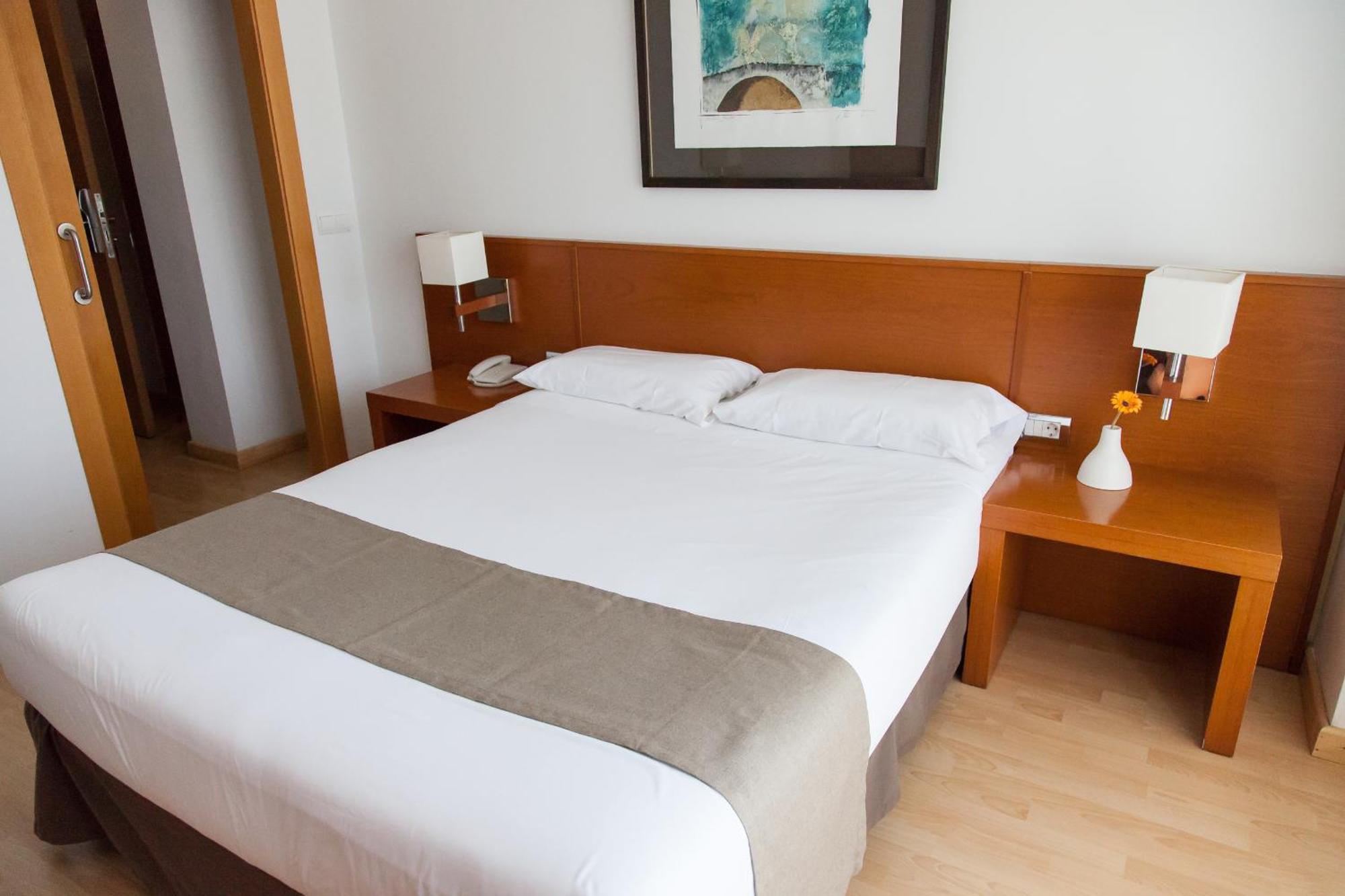 Standard Double Room,1214100880:JPEG
