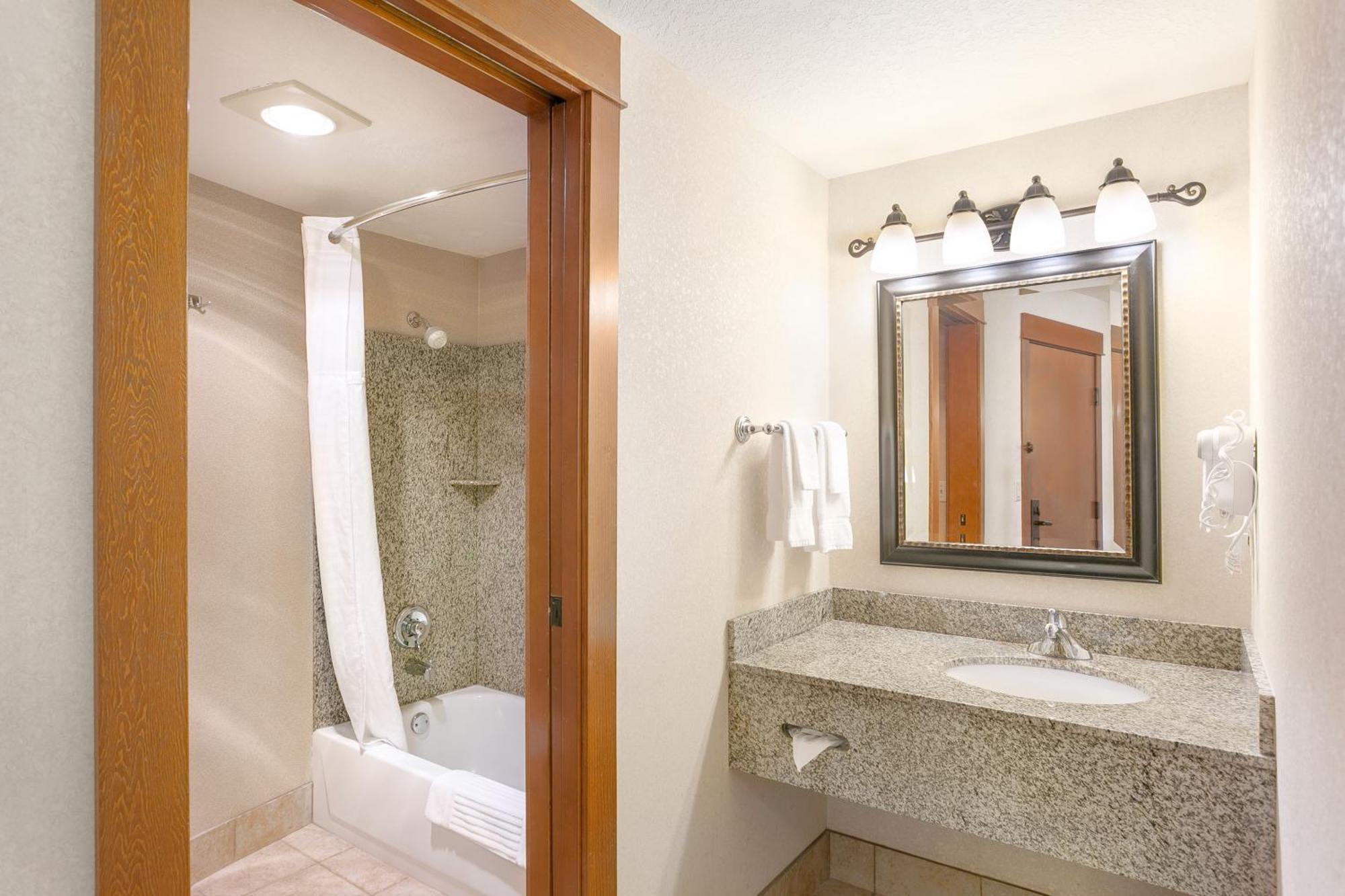Queen Room Two Queen Beds Mobility Accessible w or Tub Non Smoking,1722952683:JPEG