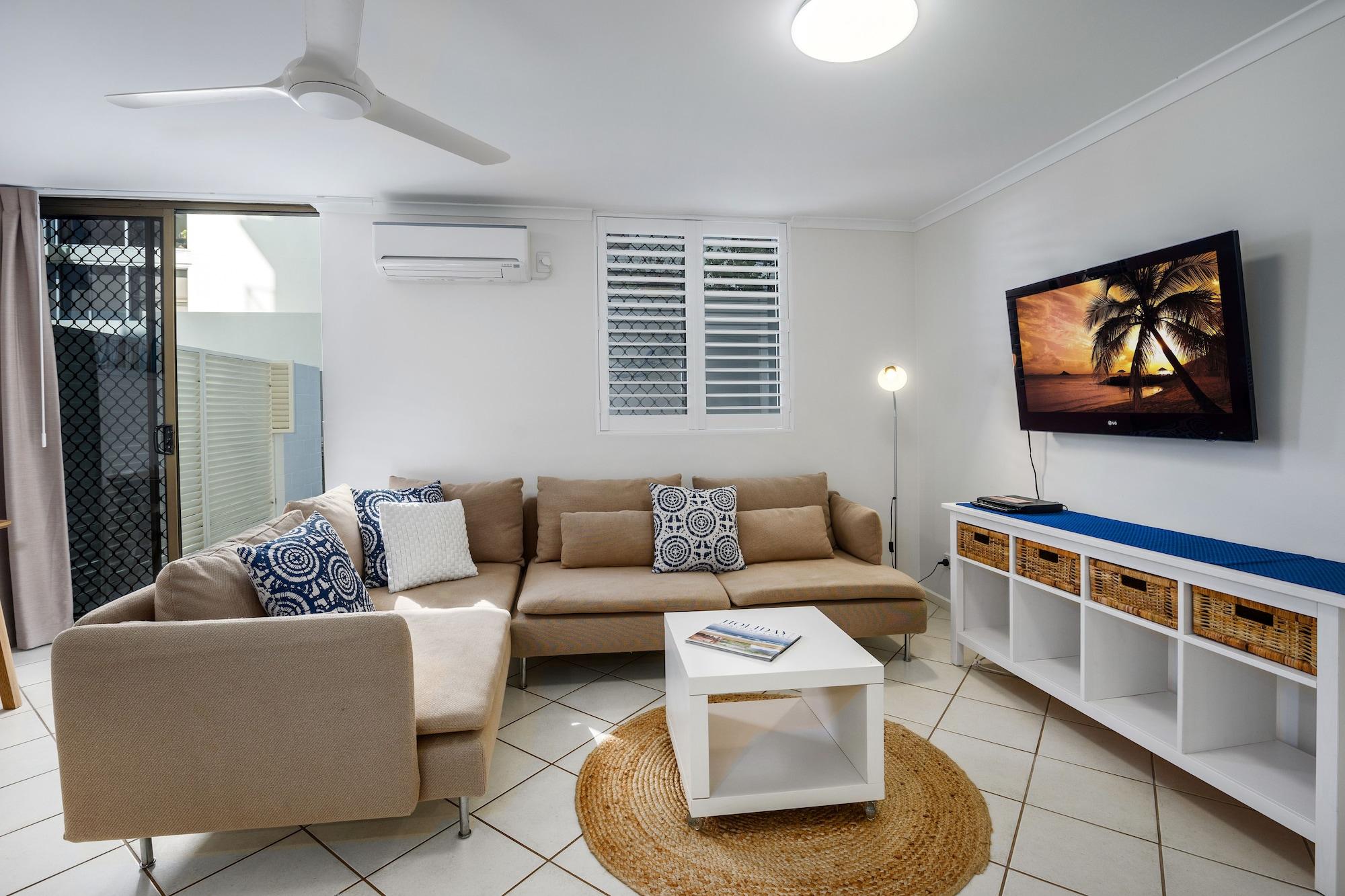 Two-Bedroom Apartment with Courtyard