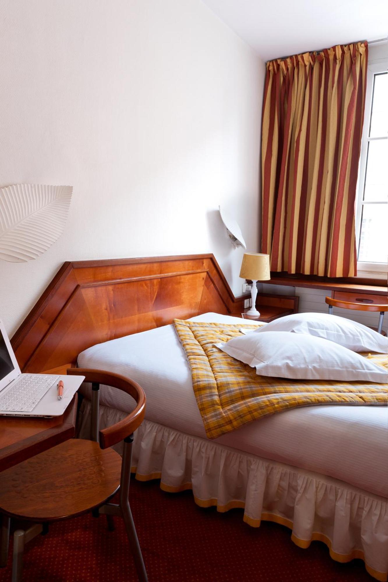 Cosy Single Room French Double Bed