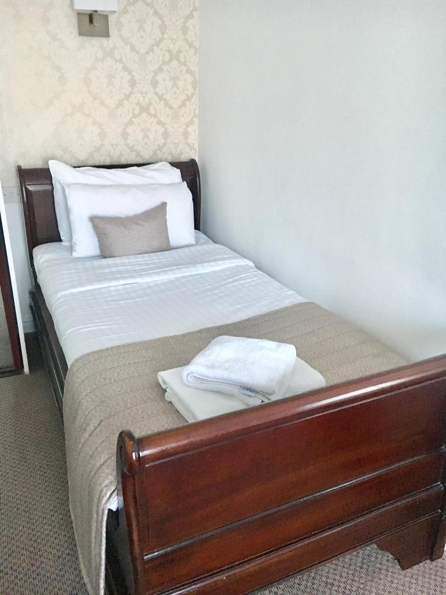 Standard Room with One Double Bed and One Single Bed - Non-Smoking