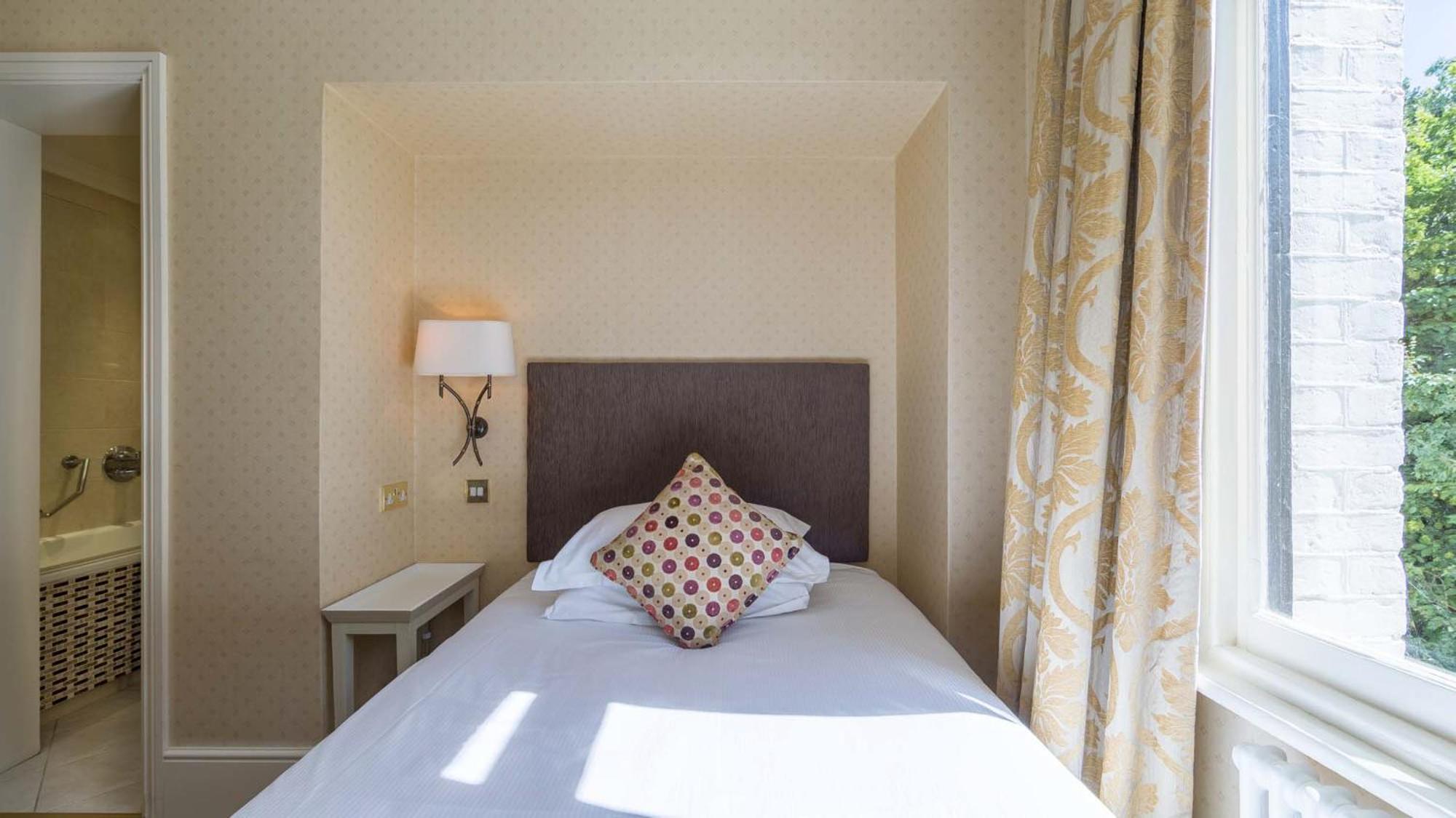 Standard Single Room,1362464309:JPEG