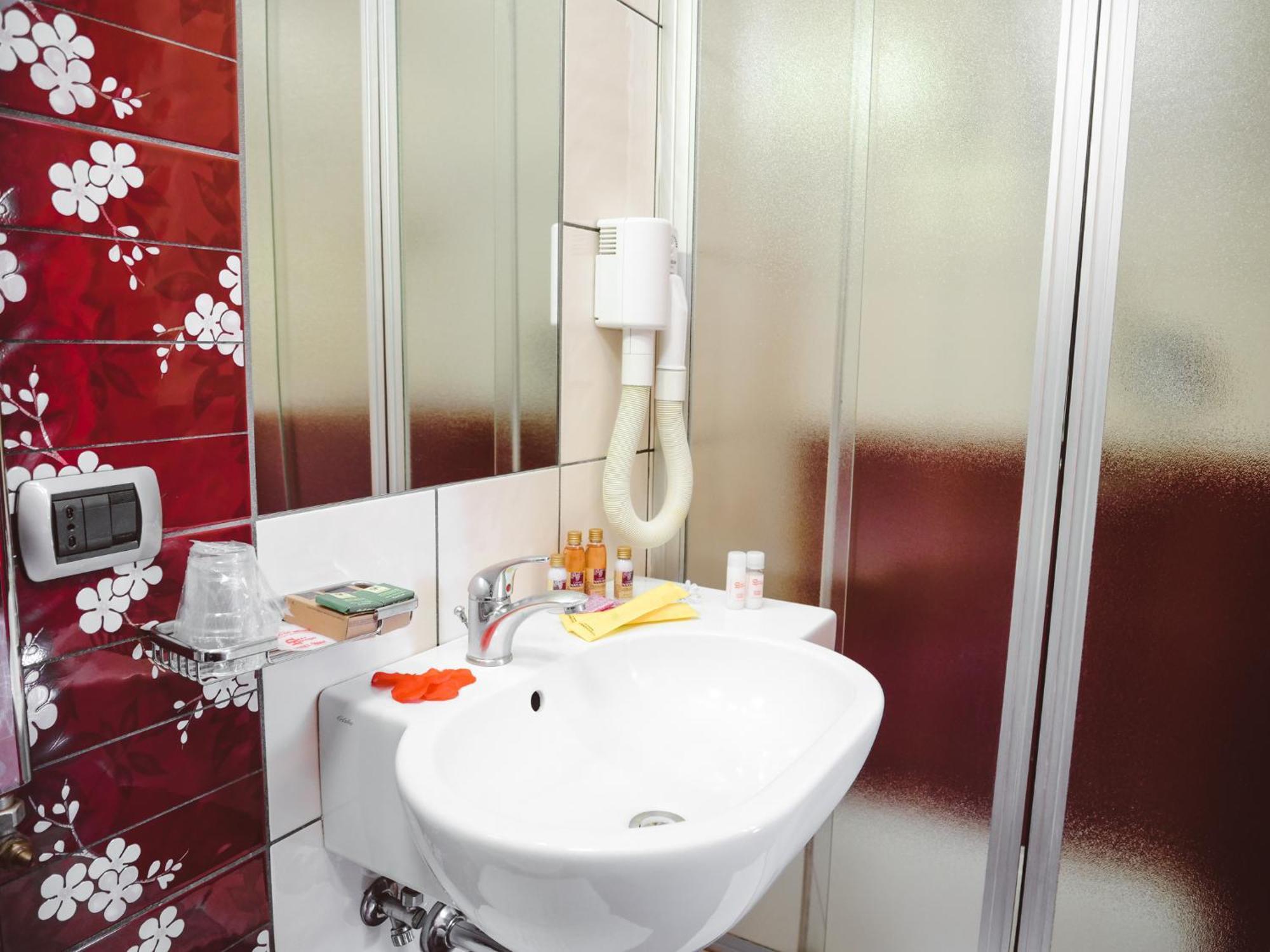 Double Room,1216394557:JPEG