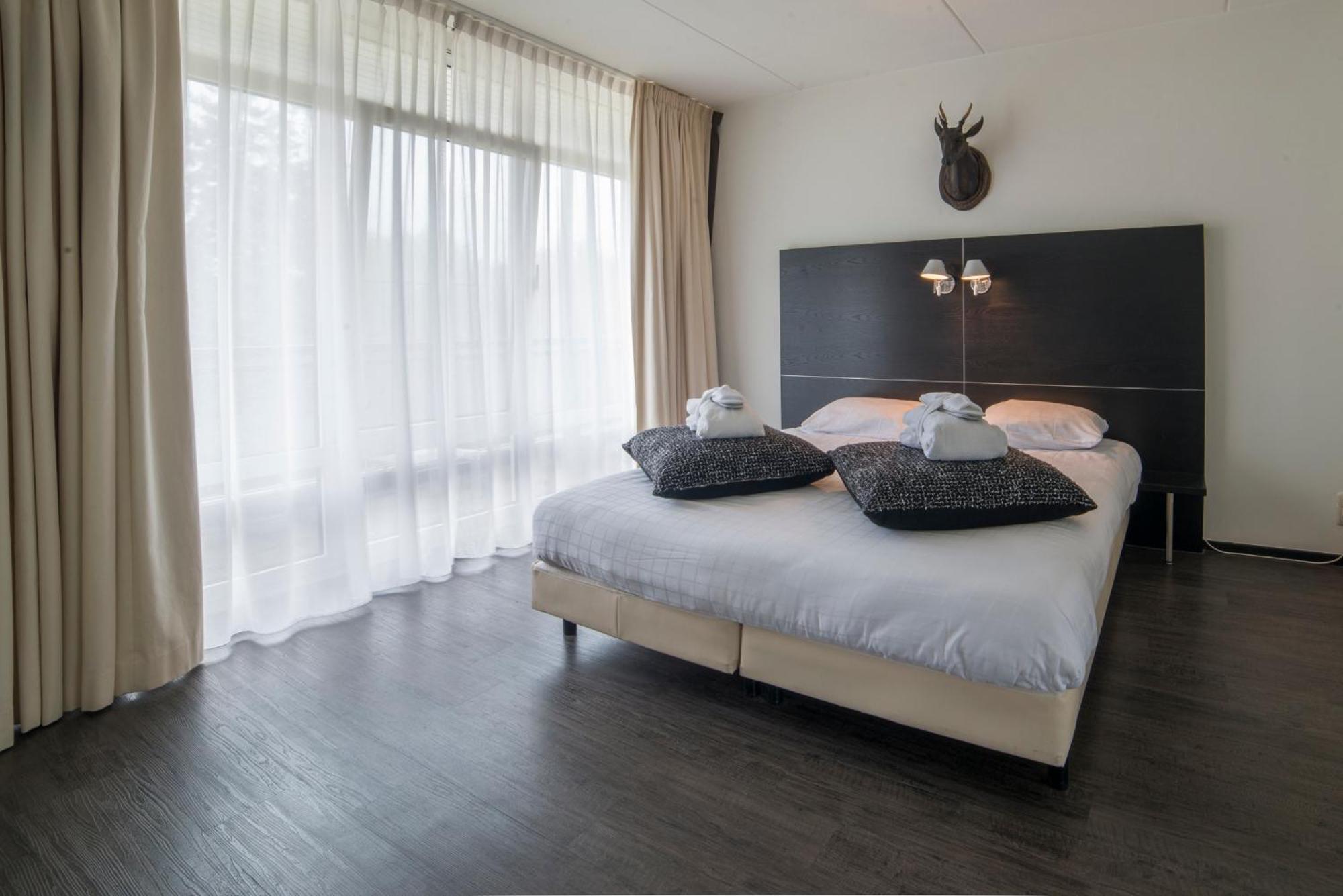 Deluxe Room,1216940929:JPEG