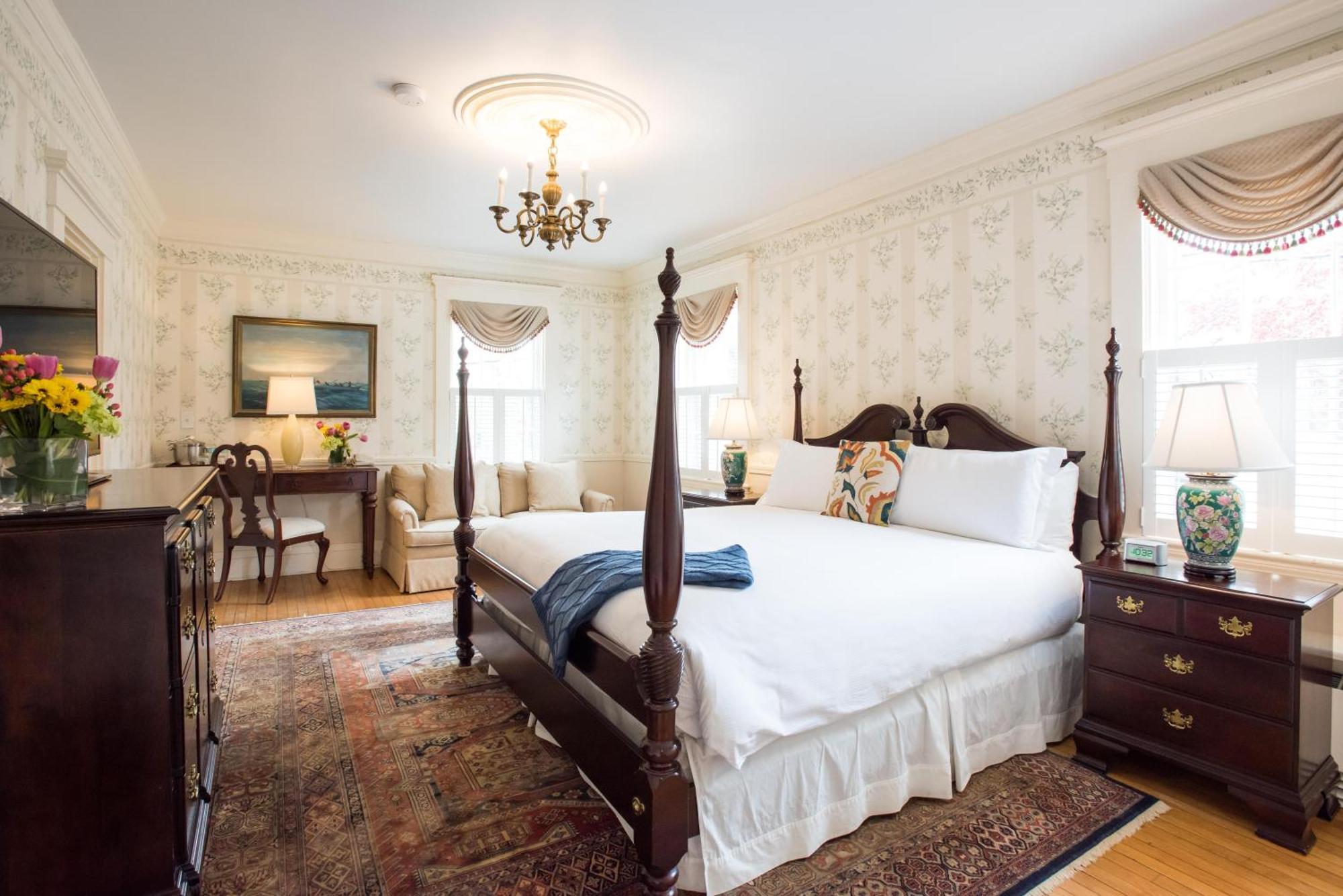 Deluxe King Room,1586841337:JPEG