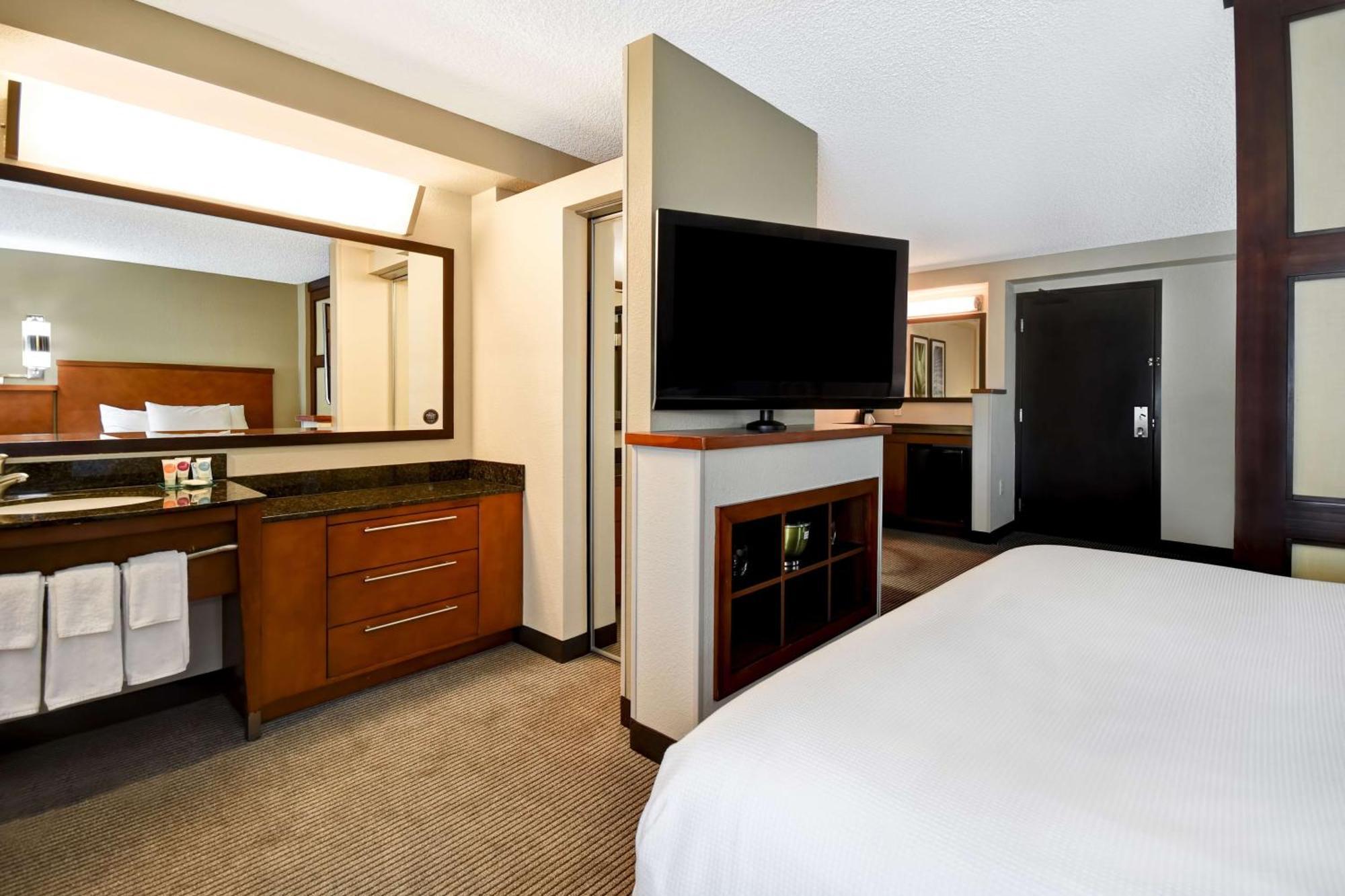 King Room with Sofa Bed - High Floor