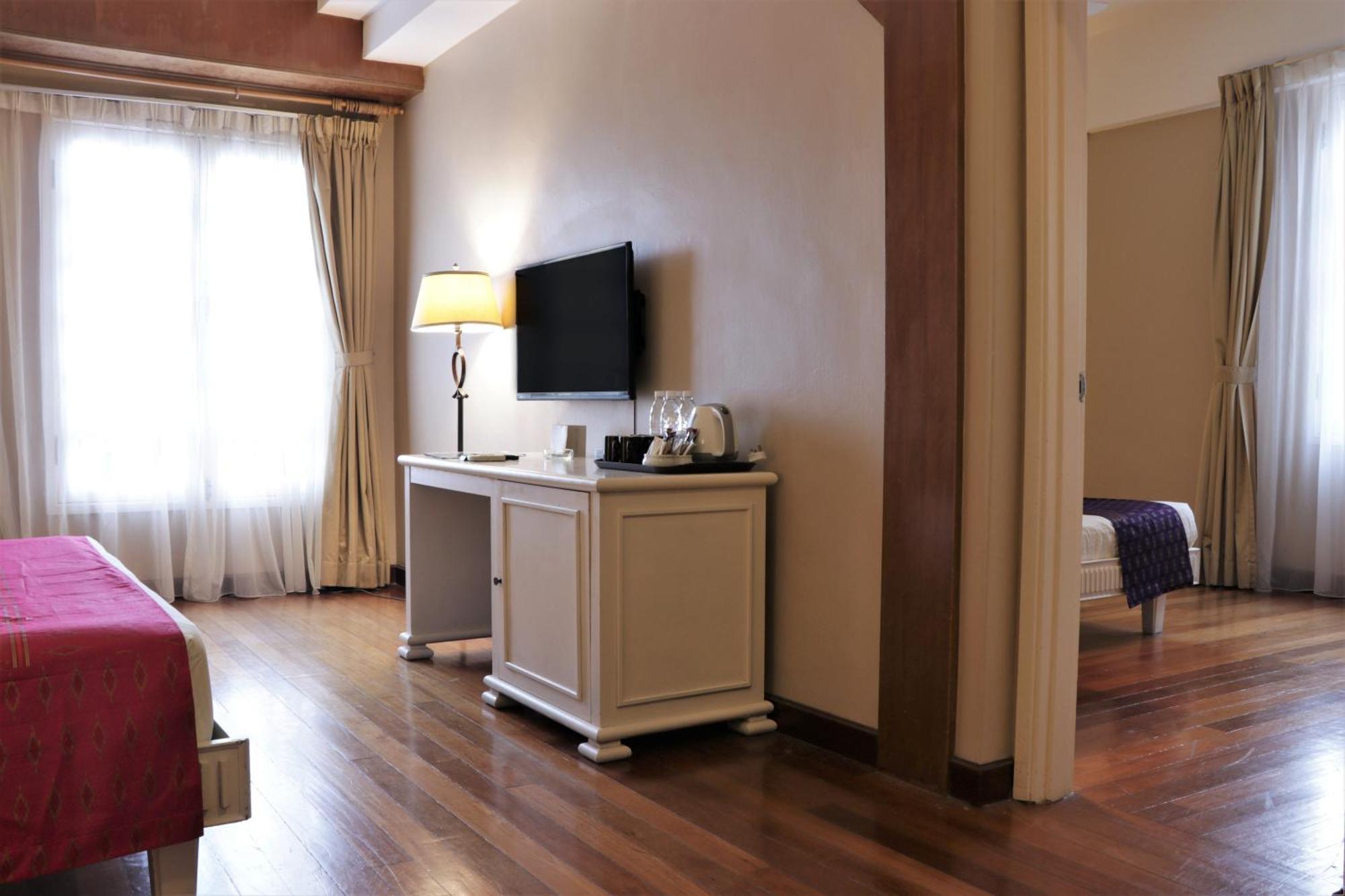 Family Room,1220921563:JPEG