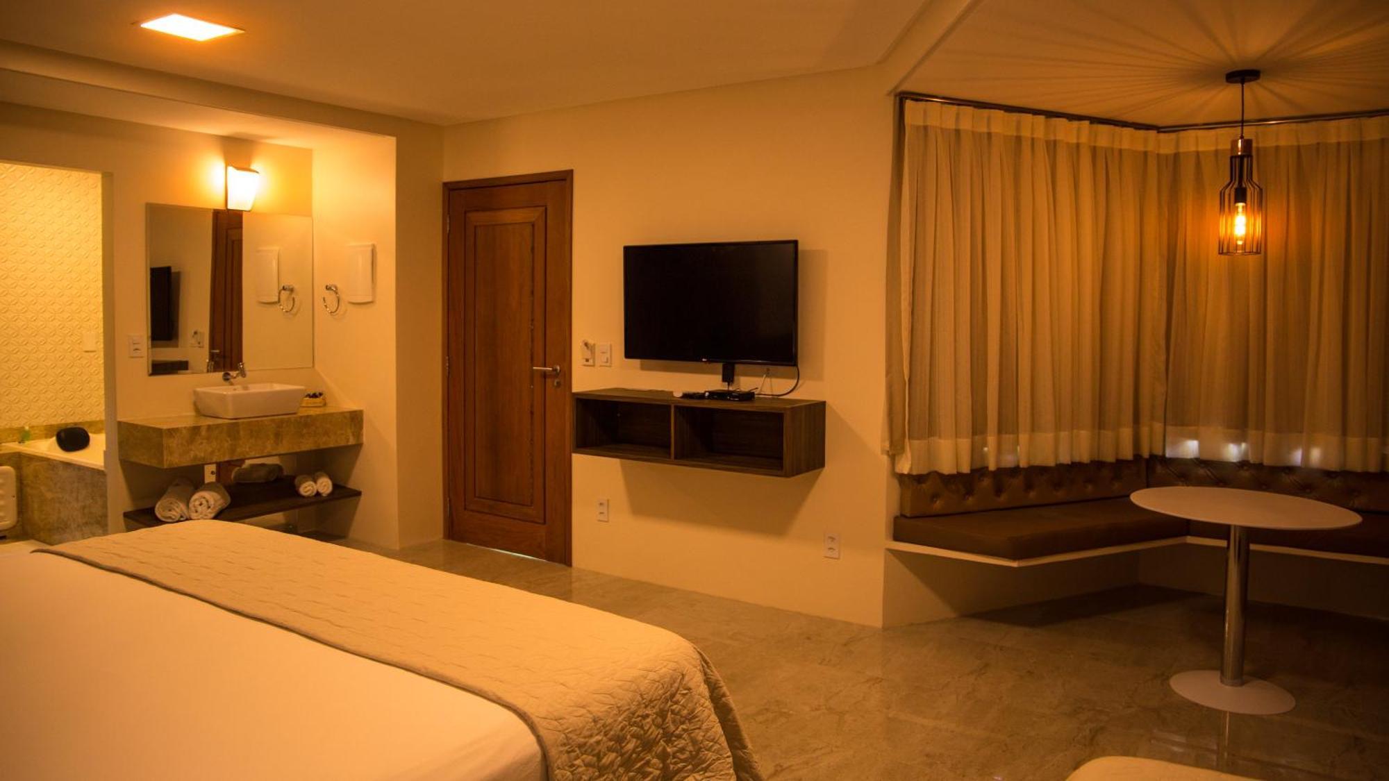 Premium Suite Spa Bath