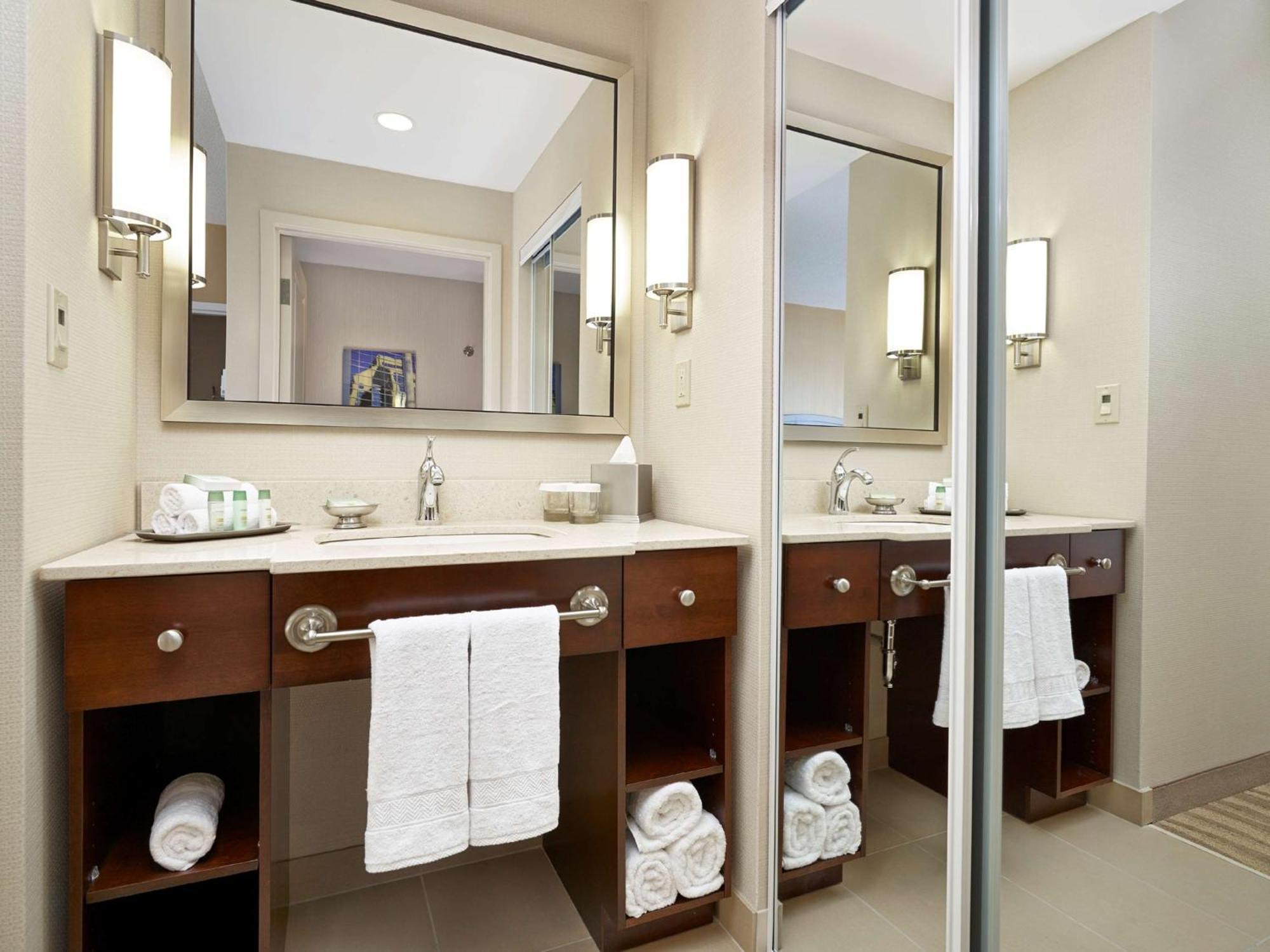 King Studio Suite - Hearing Access/Non-Smoking