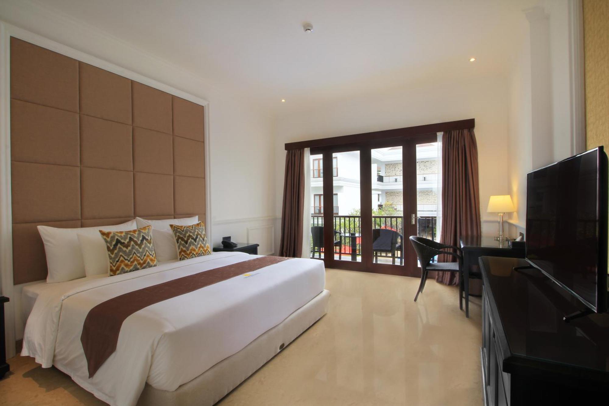 Deluxe Double or Twin Room with Pool View