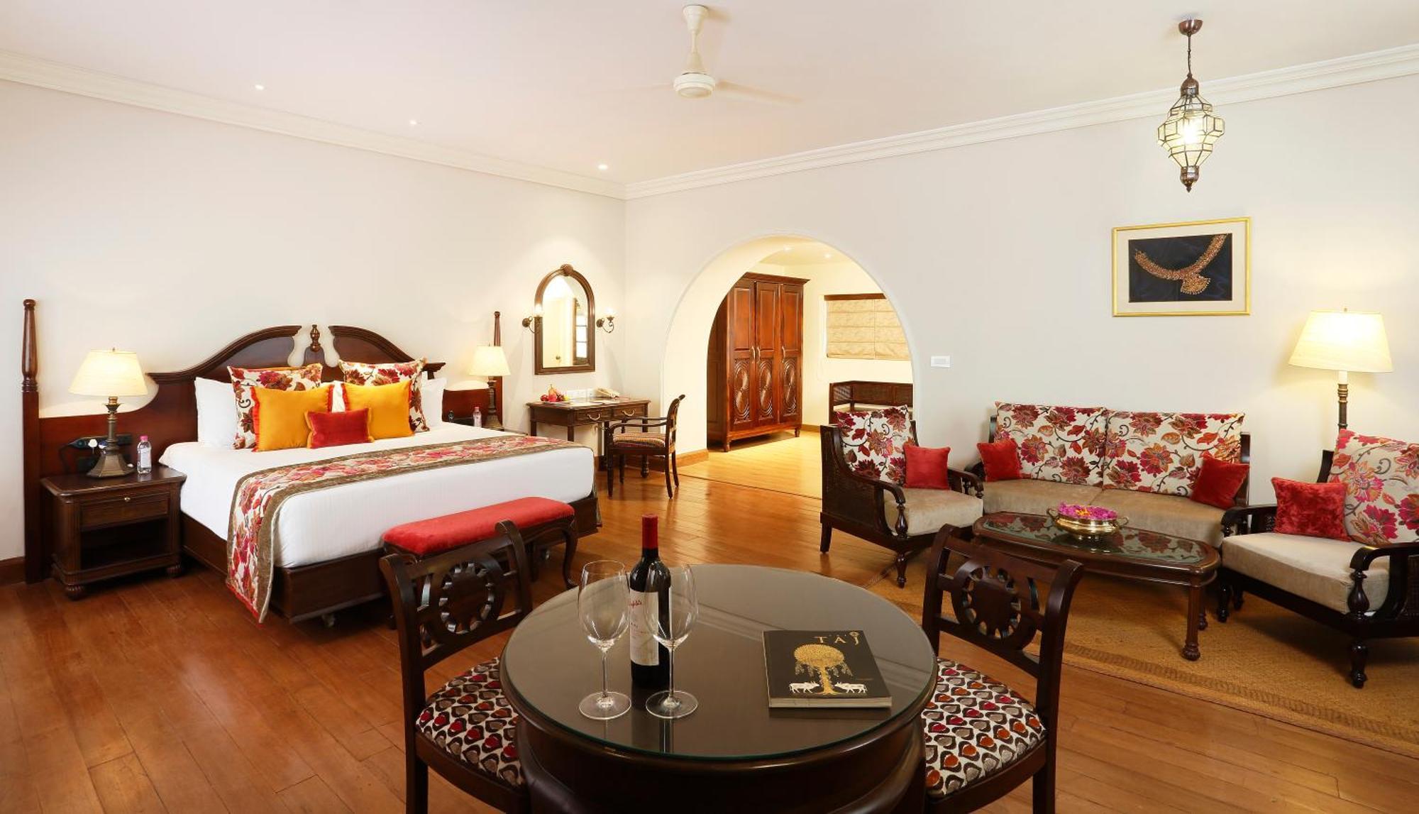 Luxury Suite Garden View King Bed