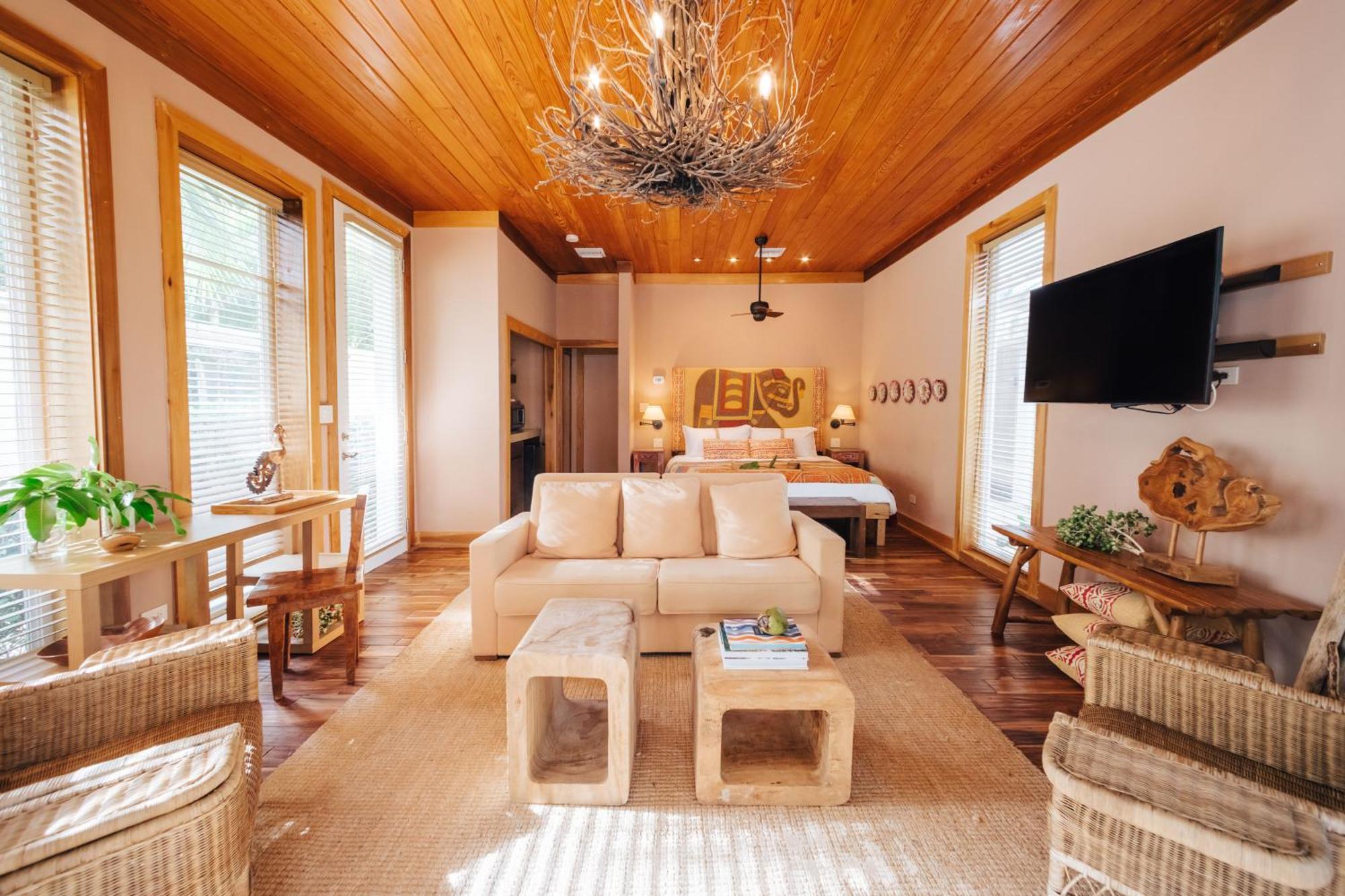 Four Bedroom Ocean View House w or Private Pool