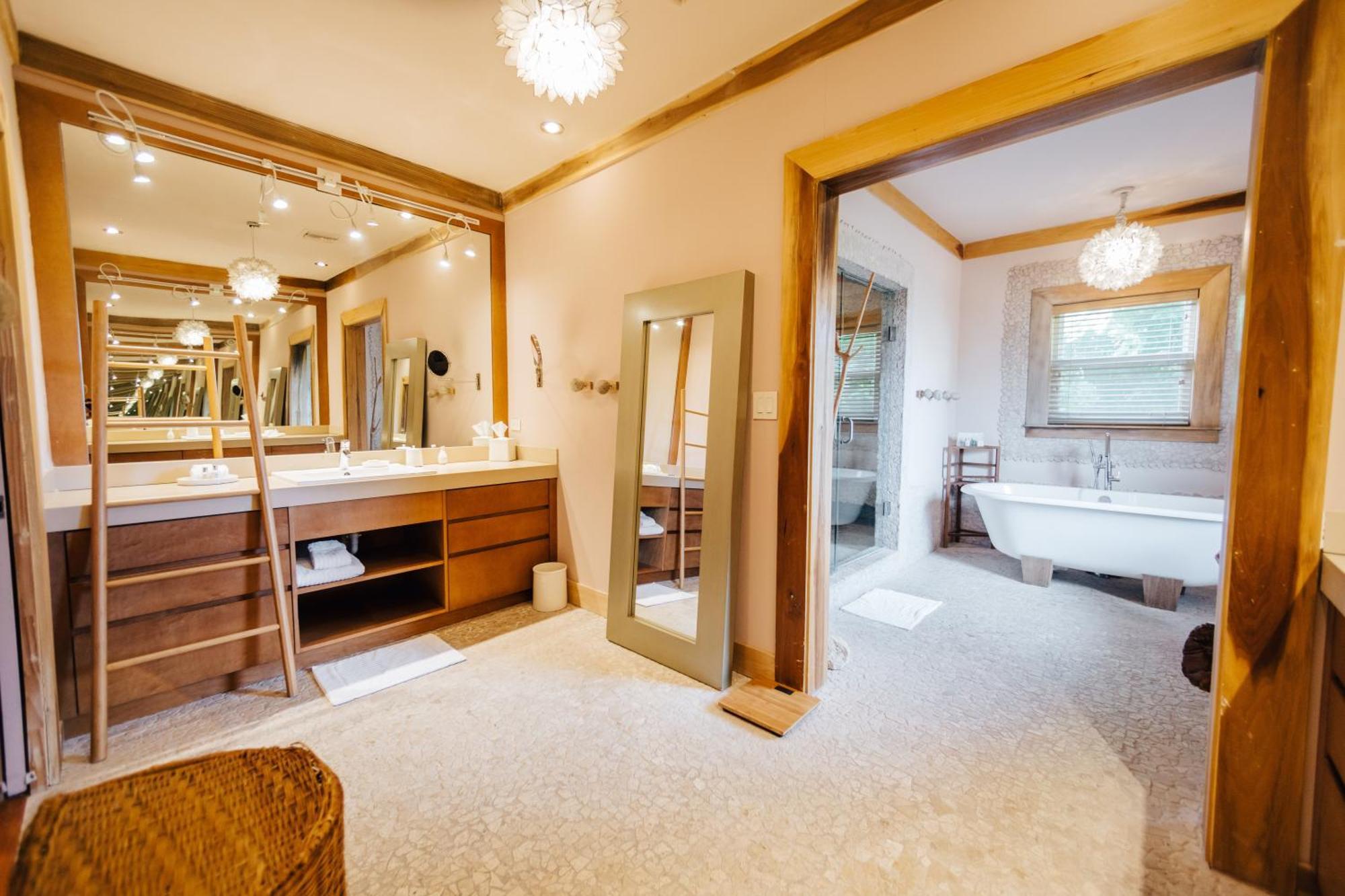 Four Bedroom Ocean View House w or Private Pool