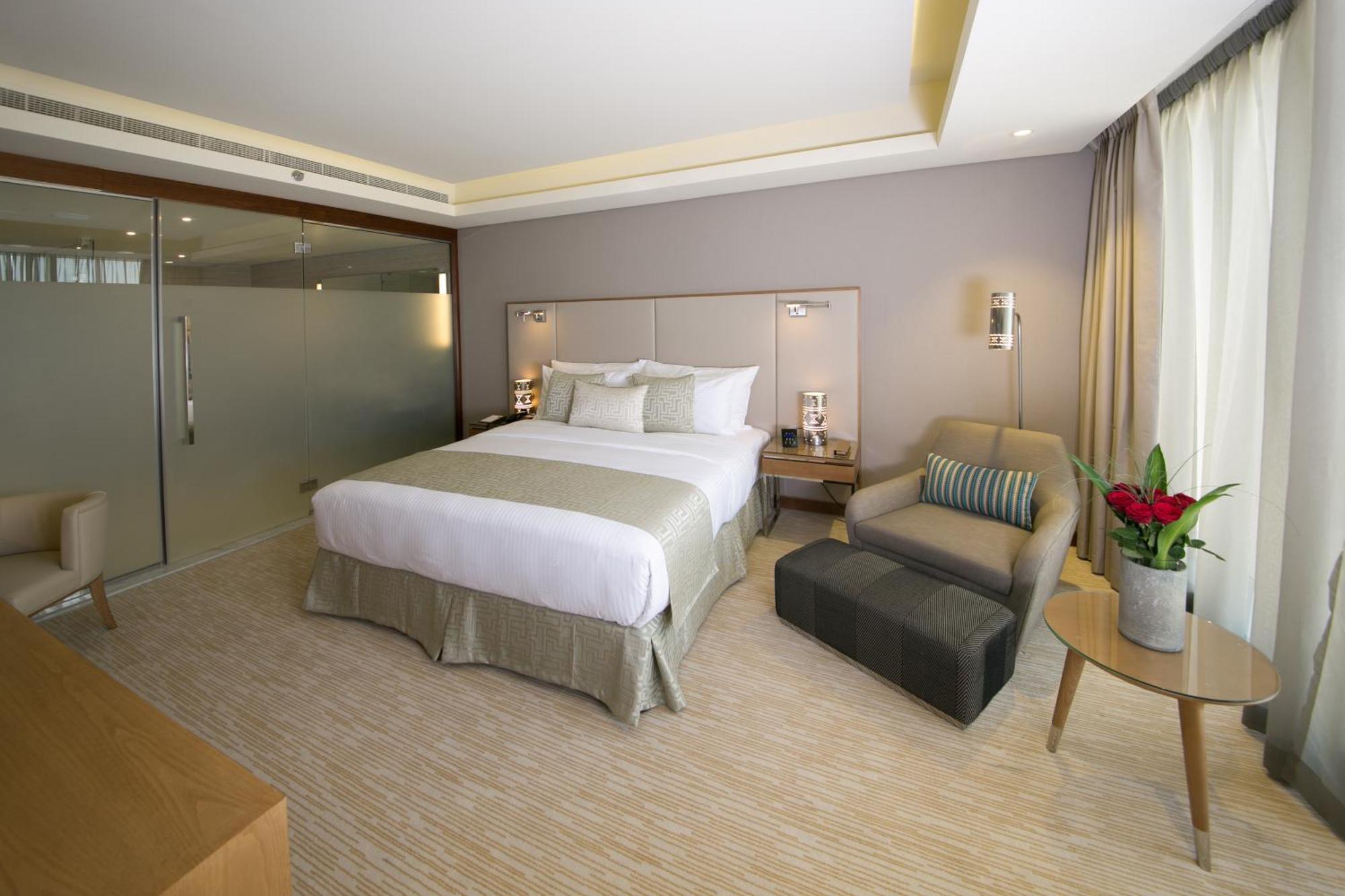 Executive Suite Executive Lounge Access Spa Food Beverage Early Check at 1000 am Late checkout till 4 pm Subject to Availability,1284005485:JPEG