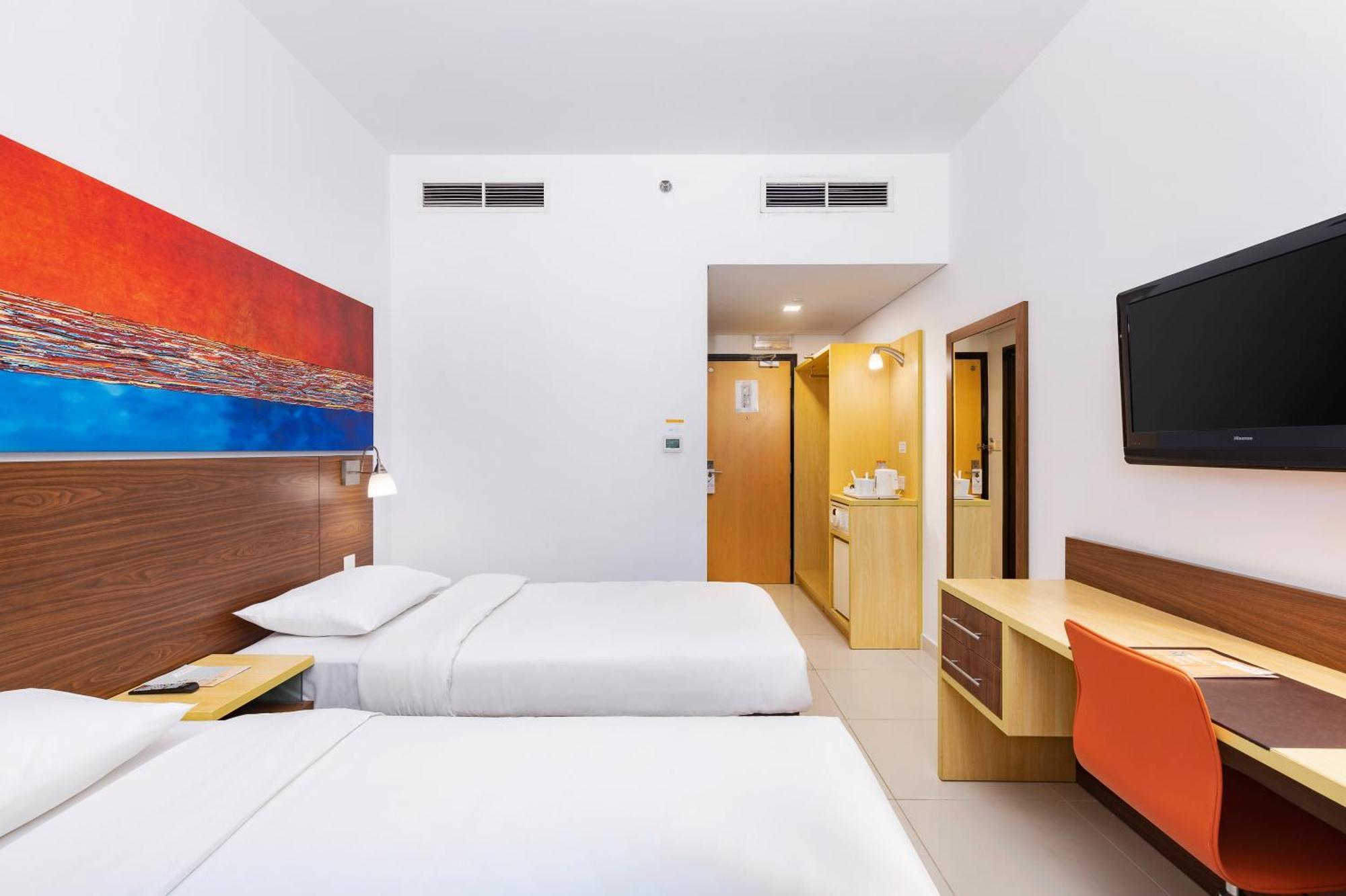 Twin Room includes Food & Beverage excluding room dining,776556229:JPEG