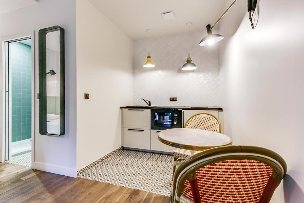 Quarto Duplo Comfort com Cozinha Compacta