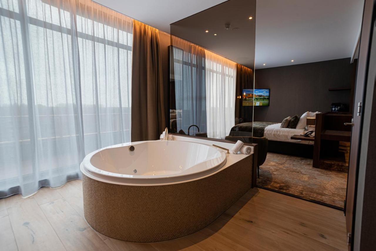 Suite Spa Bath
