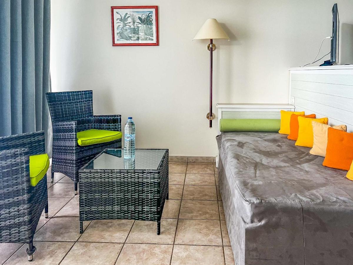 Chambre Junior avec Lit Double et Canapé - Vue sur Océan