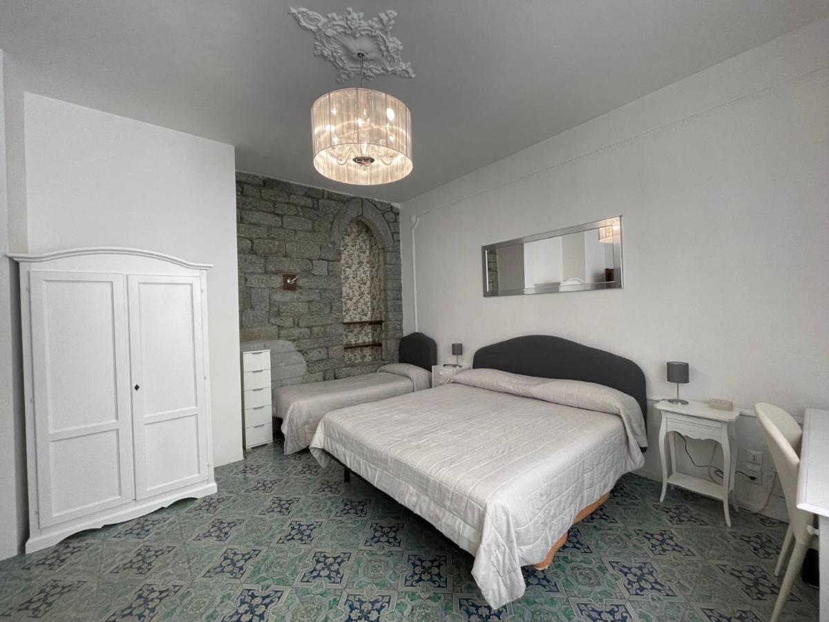 Quadruple Room,1357175186:JPEG