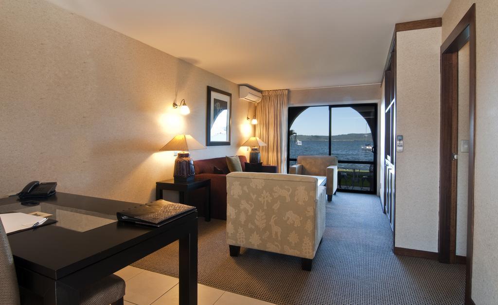 Junior Queen Suite