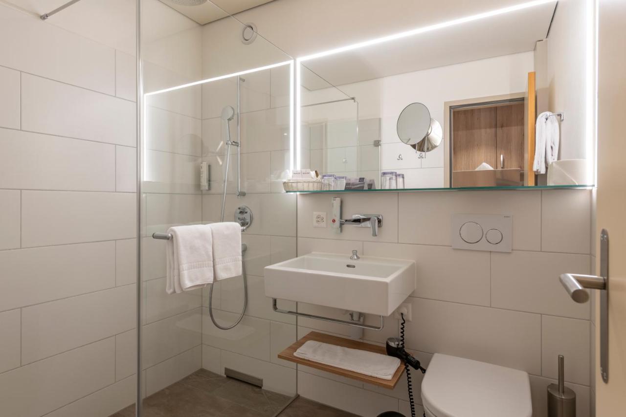 Modern Double Room,1260789958:JPEG