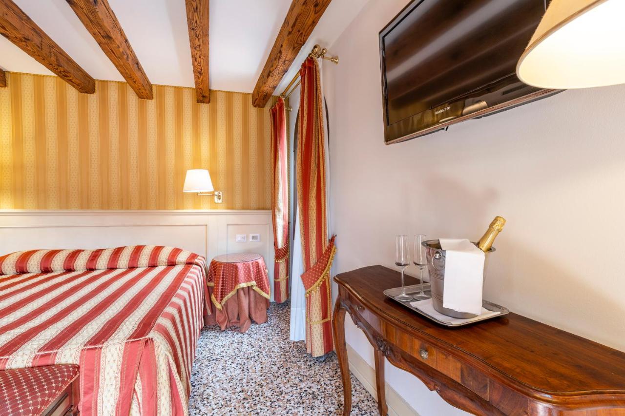 Deluxe Double or Twin Room Canal View