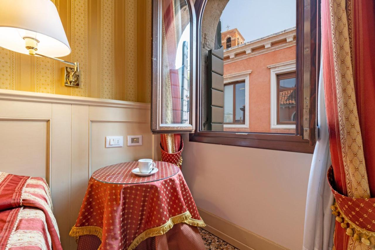 Deluxe Double or Twin Room Canal View