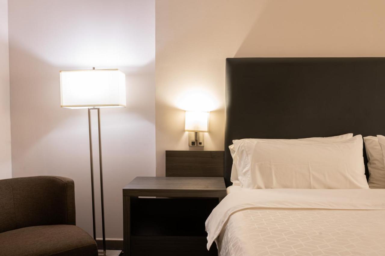 One-Bedroom King Suite,1271142724:JPEG