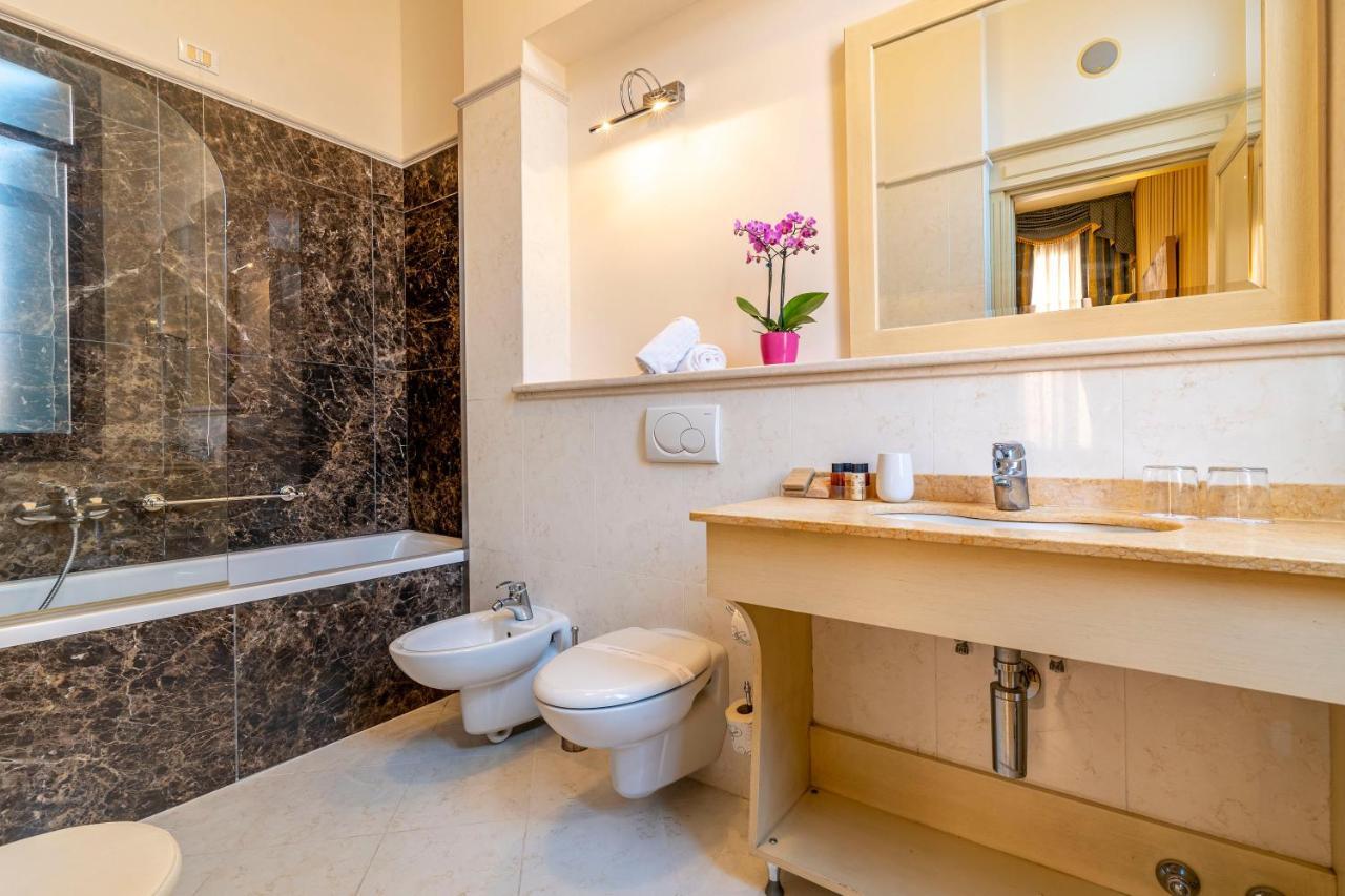 Deluxe Double or Twin Room Canal View