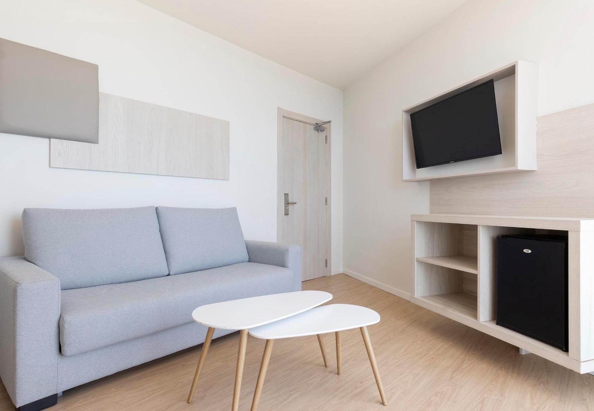 Premium Quadruple Room,1272380527:JPEG